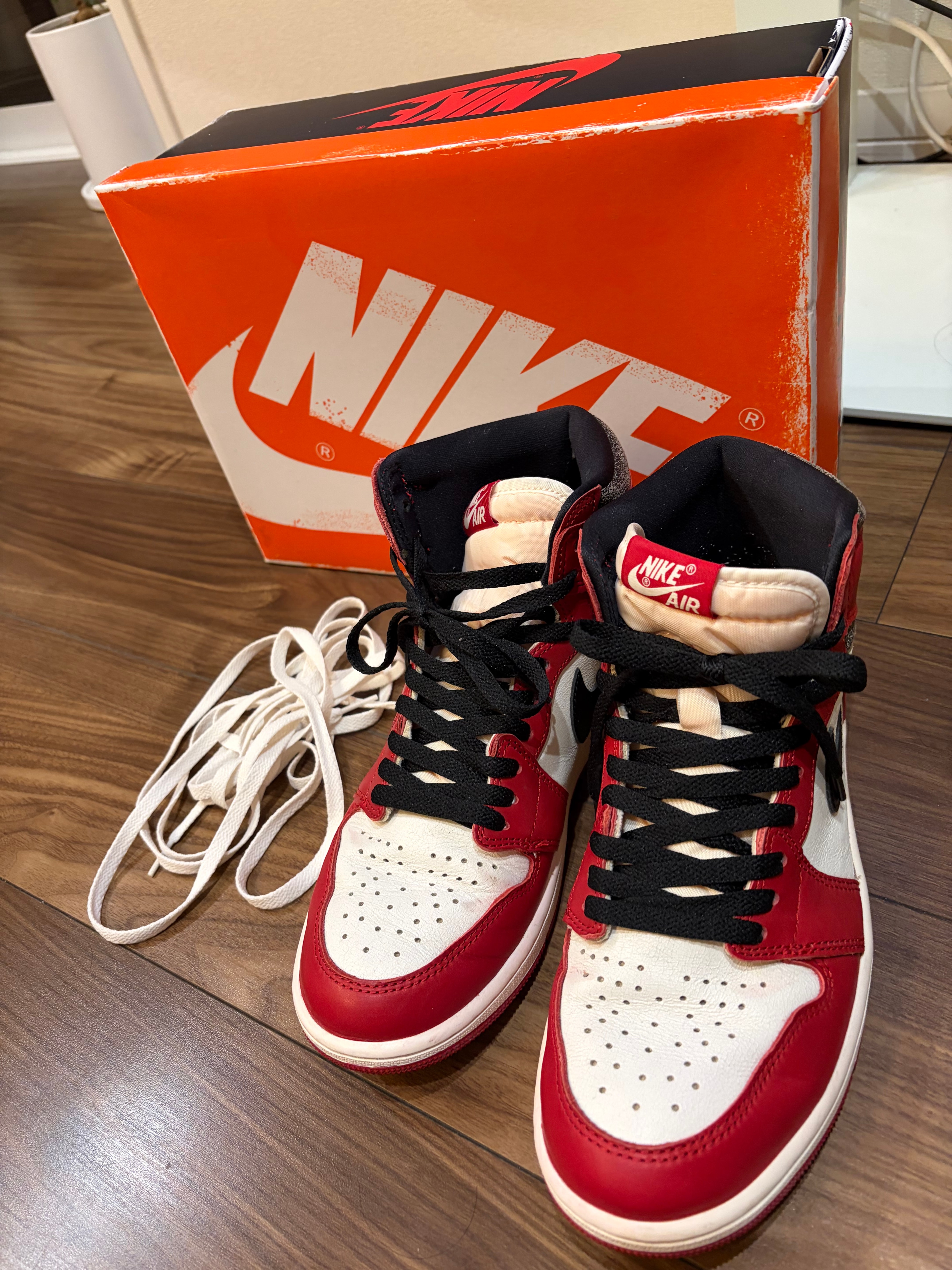 Nike Air Jordan 1 High OG "Lost & Found/Chicago"