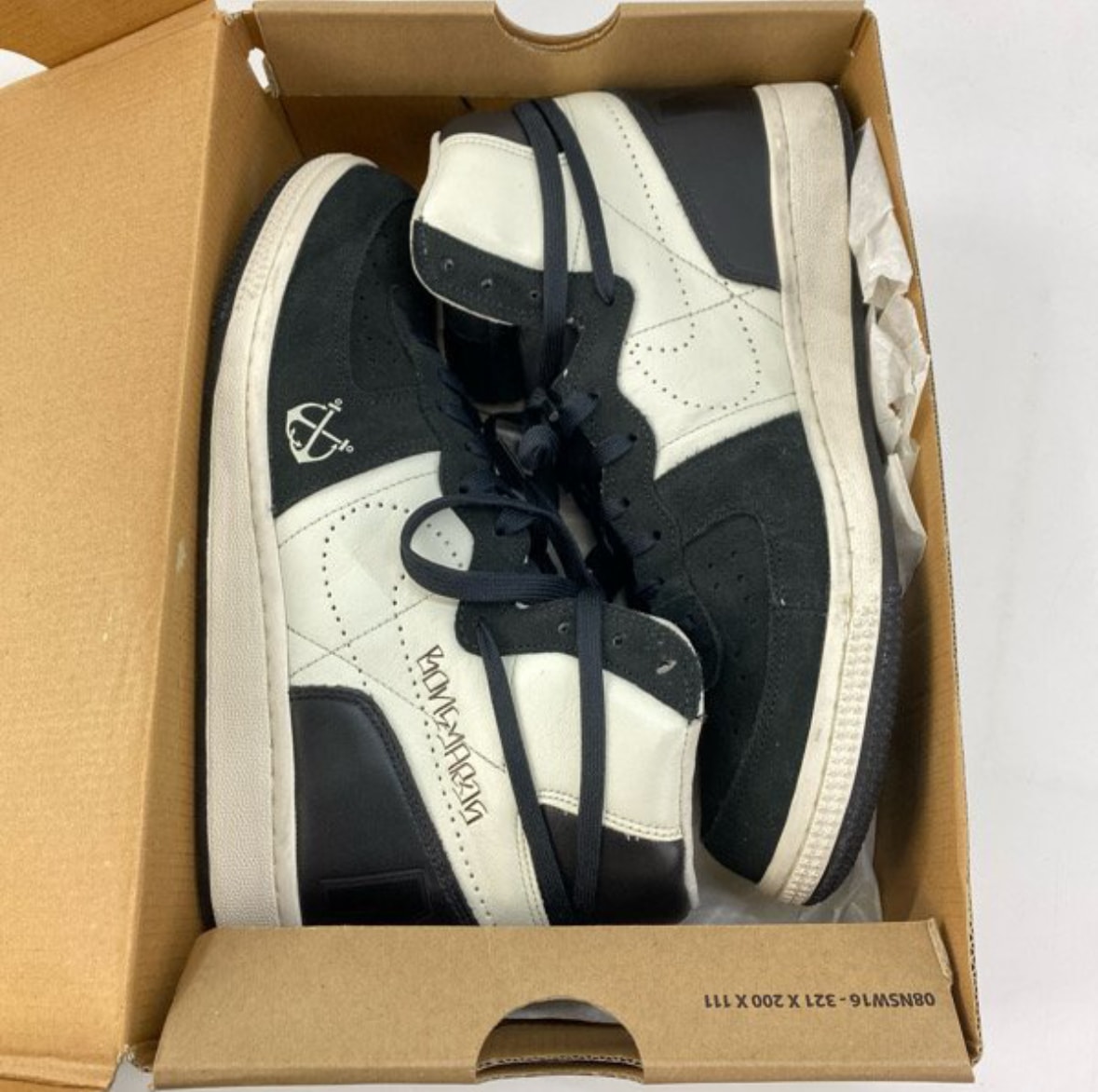 ステューシー × ネイバーフッド × ナイキ ターミネーター ハイ プレミアム "ボーンヤーズ/ブラック/セイル"