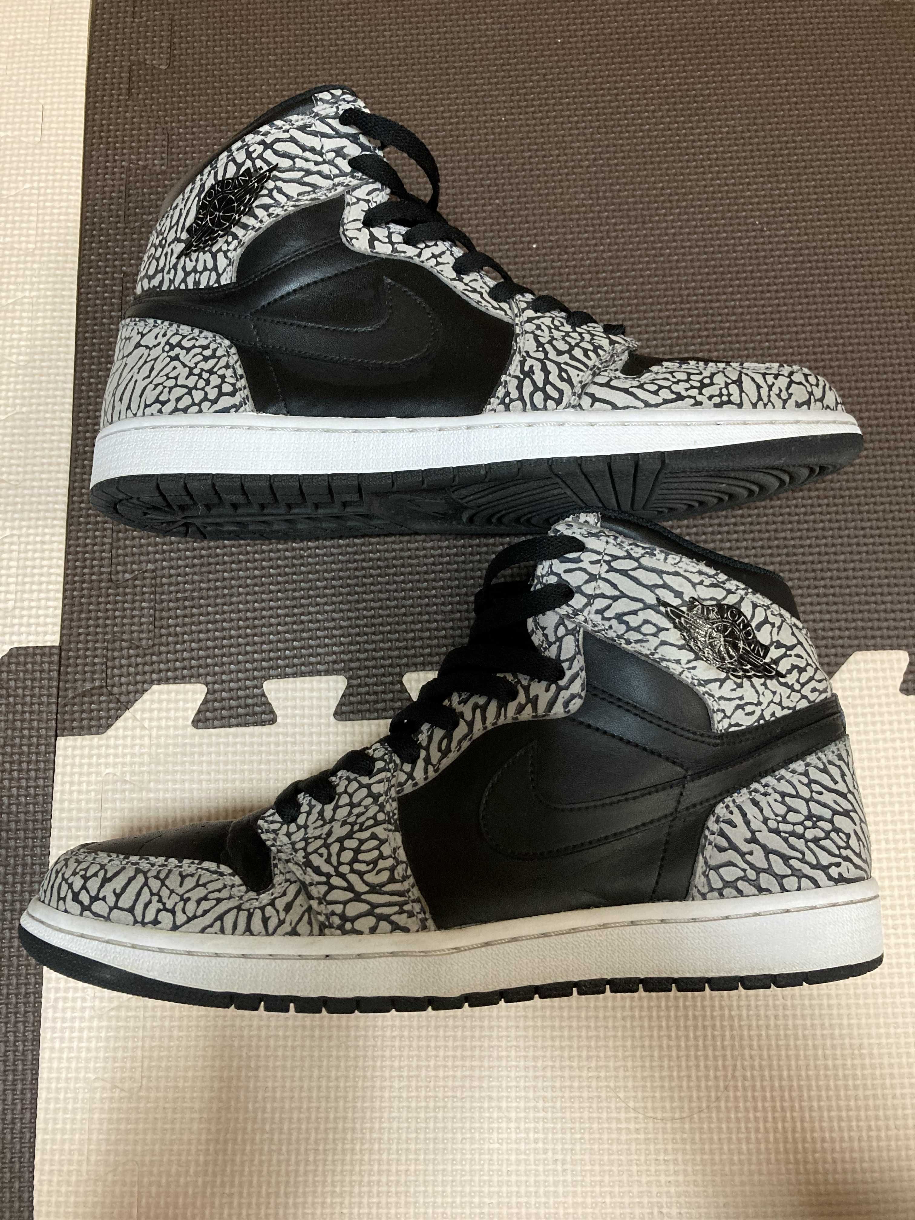 Nike Air Jordan 1 Retro High "Un-Supreme"