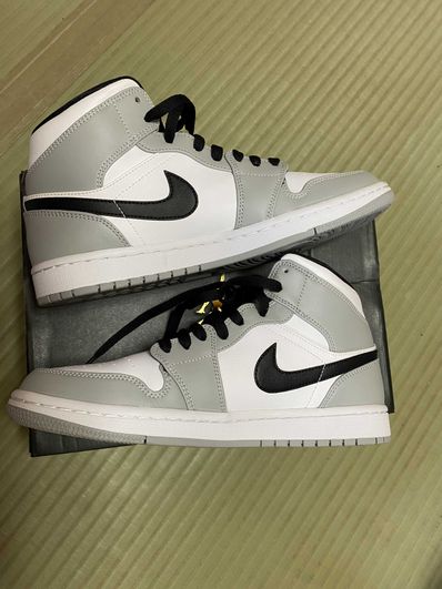 Nike Air Jordan 1 Mid "Light Smoke Grey/White/Black"