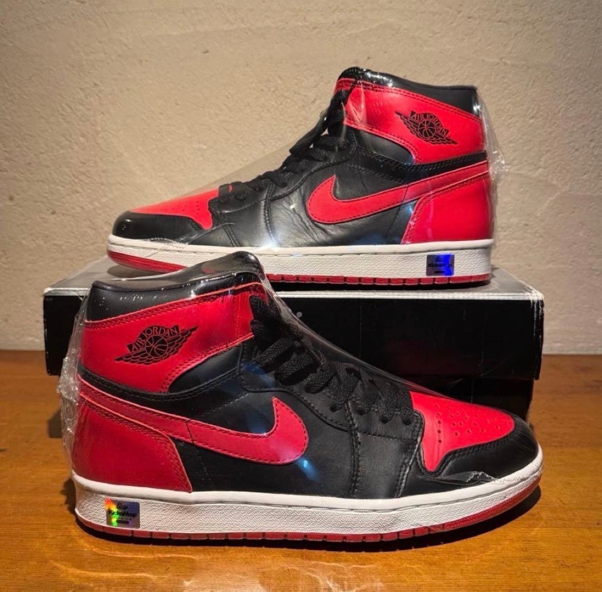 ナイキ エアジョーダン1 レトロ ハイ "ブラック バーシティレッド/ブレッド"(2001)