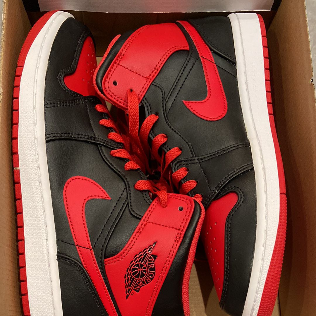 Nike Air Jordan 1 Mid "Bred Toe"