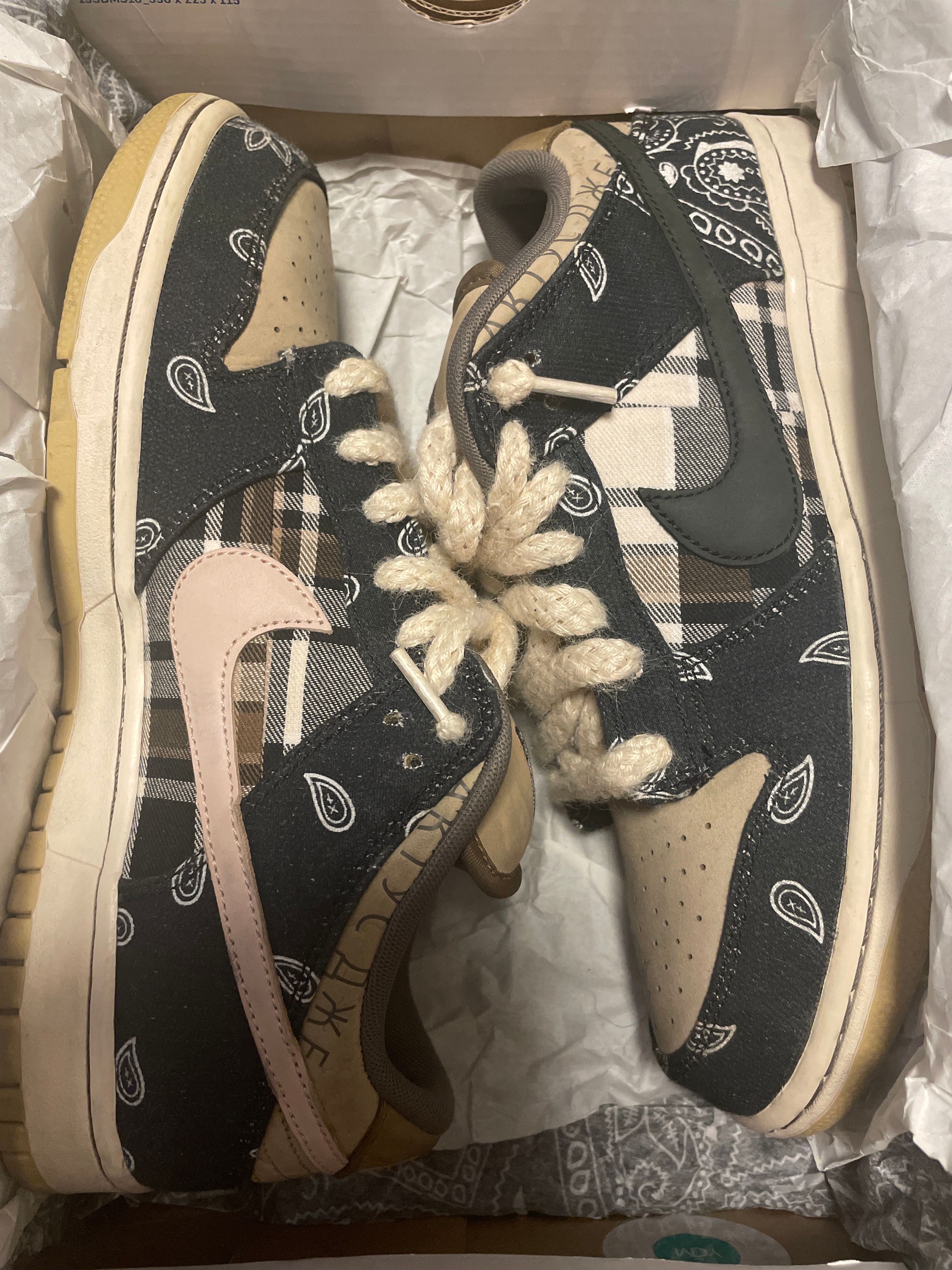 Travis Scott × Nike SB Dunk Low "Black/Parachute Beige"