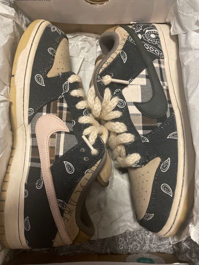 Travis Scott × Nike SB Dunk Low "Black/Parachute Beige"