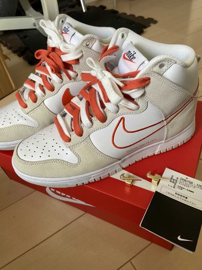 NIKE Women's DUNK HIGH SE FIRST USE "WHITE/ORANGE"