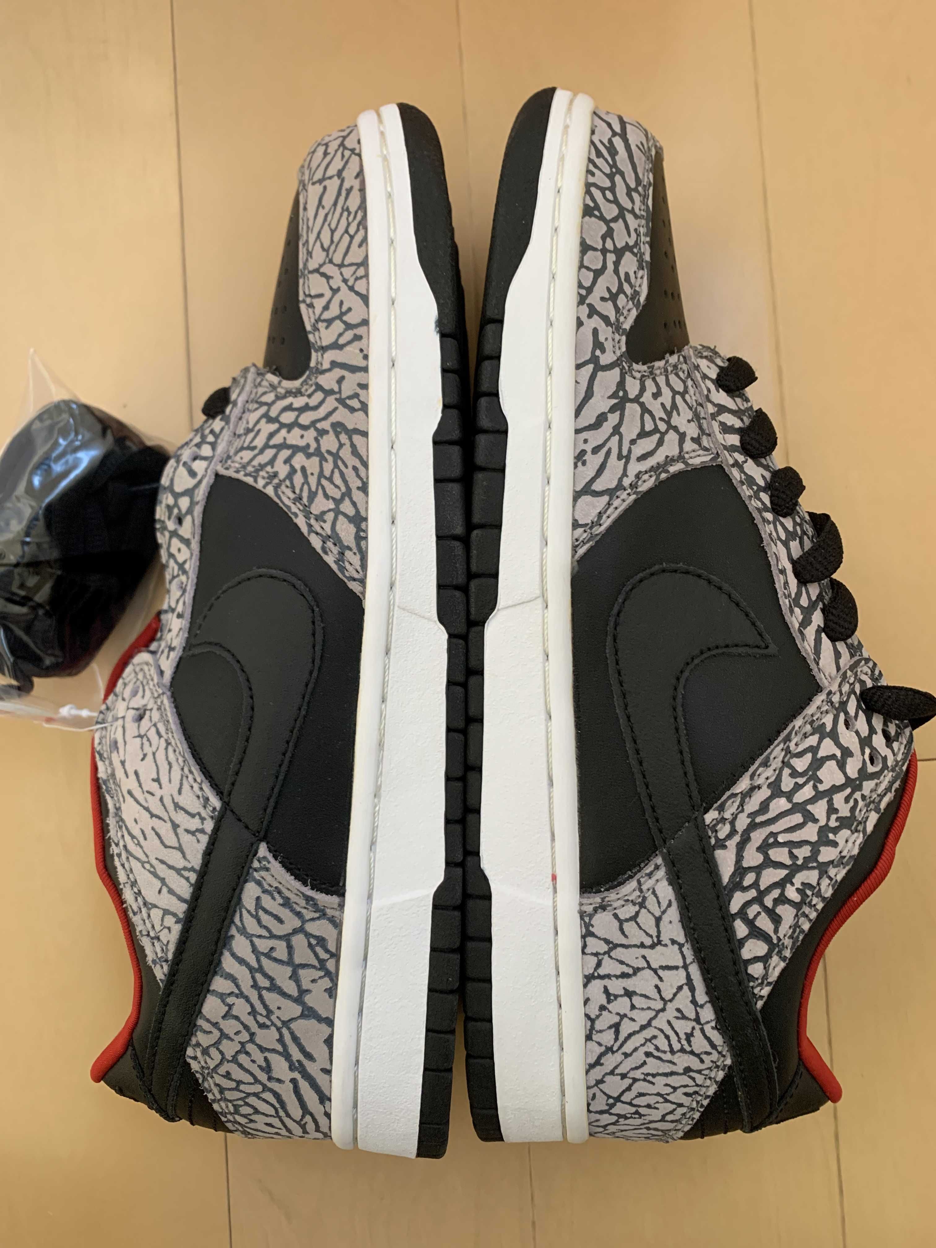 Supreme × Nike SB Dunk Low "White Cement/Safari" (2002)