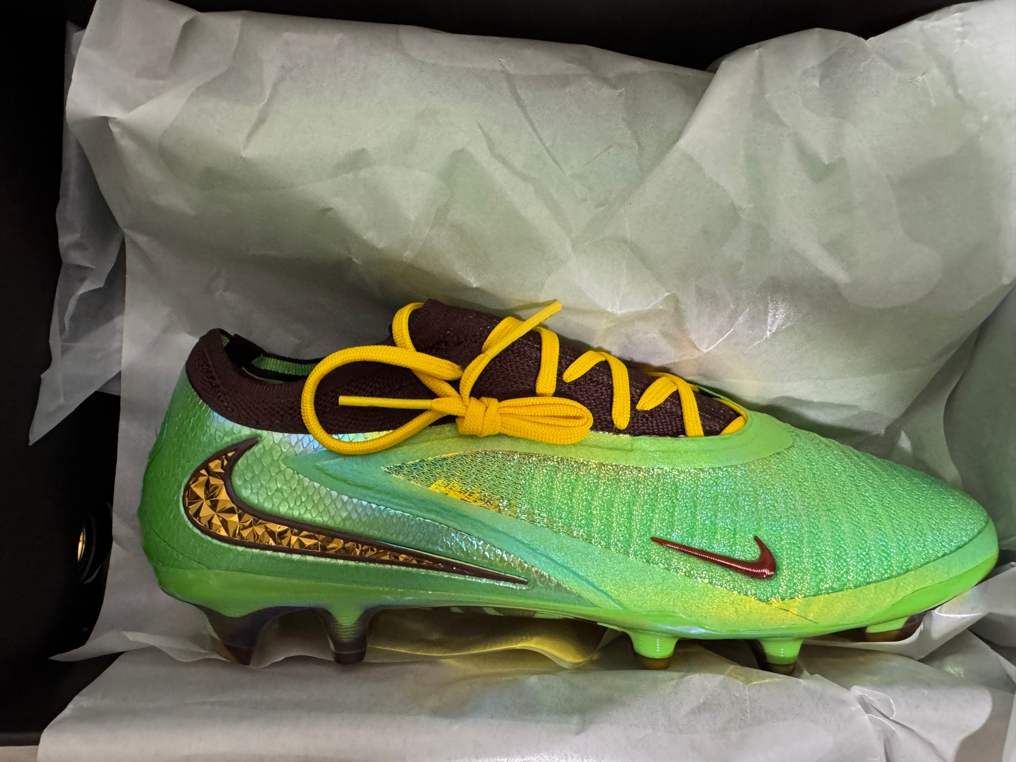 Travis Scott Cactus Jack × Nike Phantom 6 Low Elite FG "Earth/Metallic Gold"