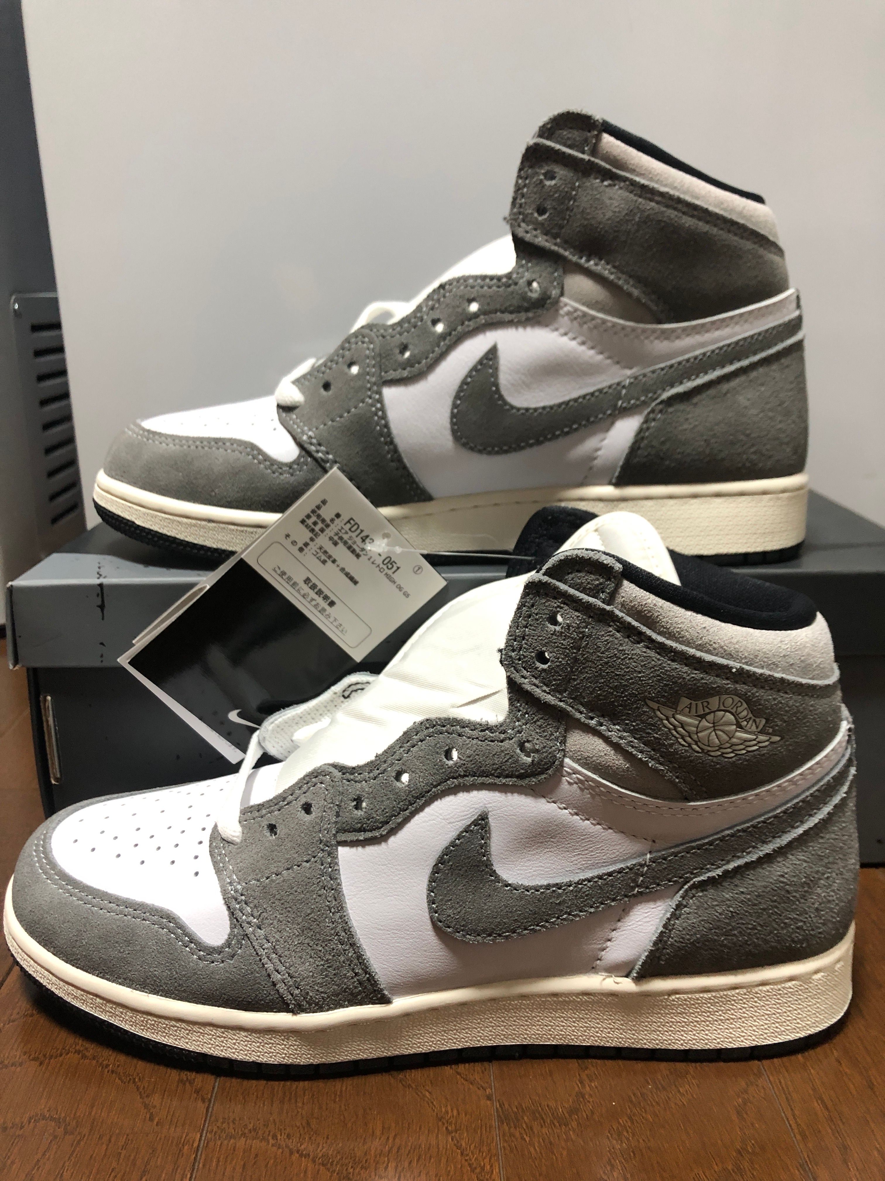 Nike GS Air Jordan 1 Retro High OG "Black and Smoke Grey"