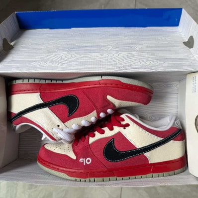 Nike SB Dunk Low "Roller Derby"
