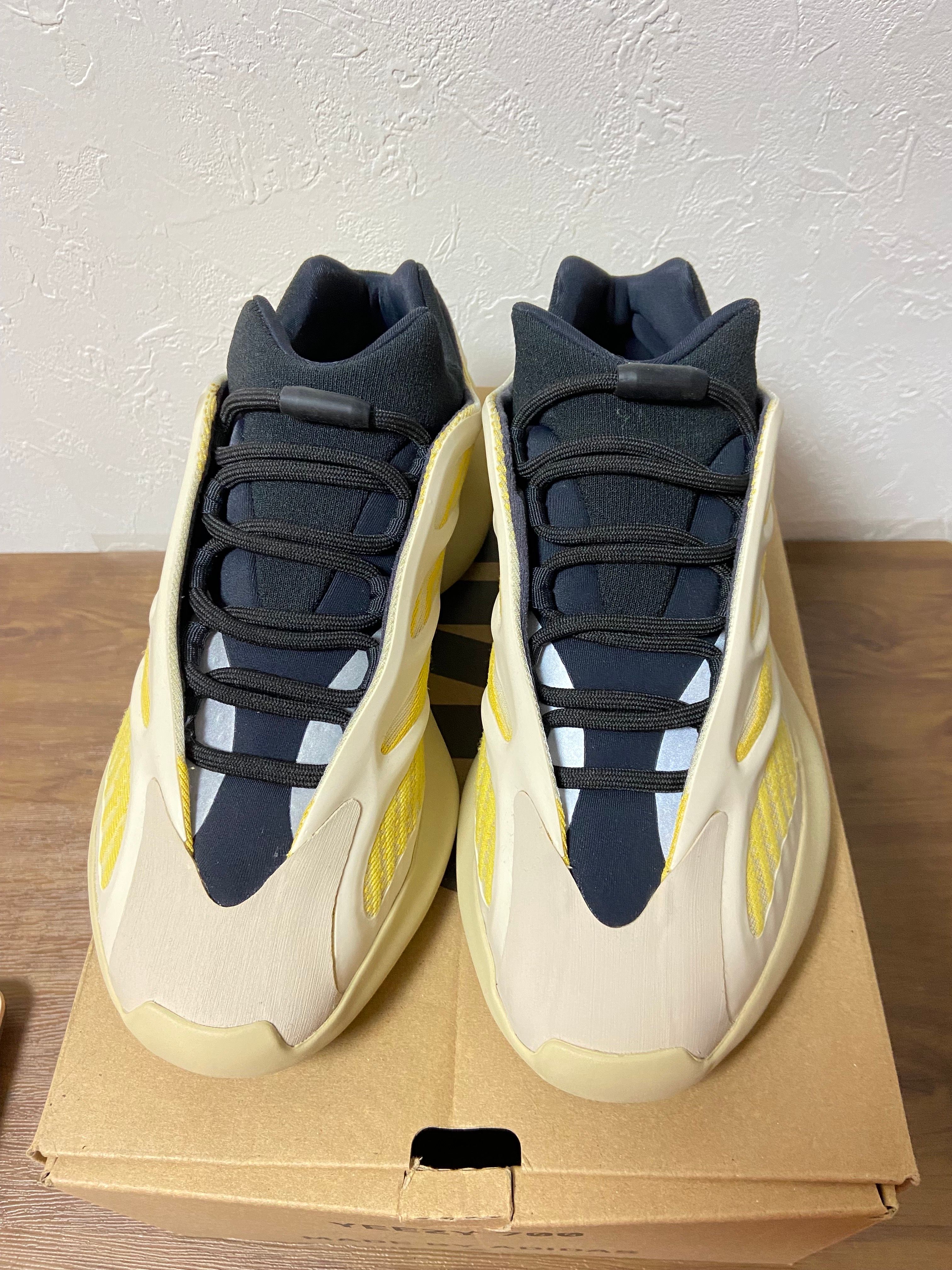 adidas YEEZY 700 V3 "Safflower"