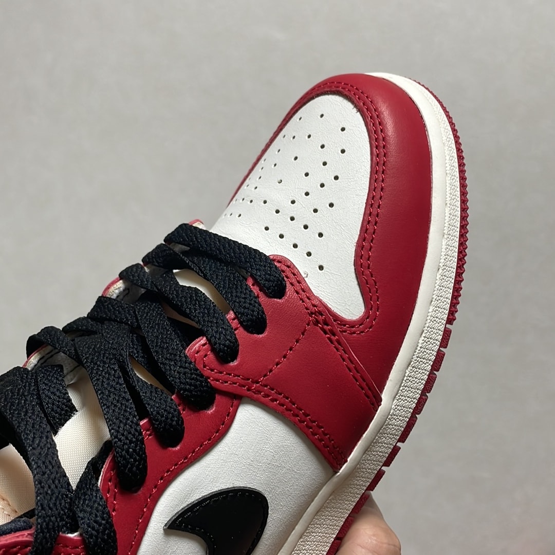 Nike GS Air Jordan 1 High OG "Lost & Found/Chicago"