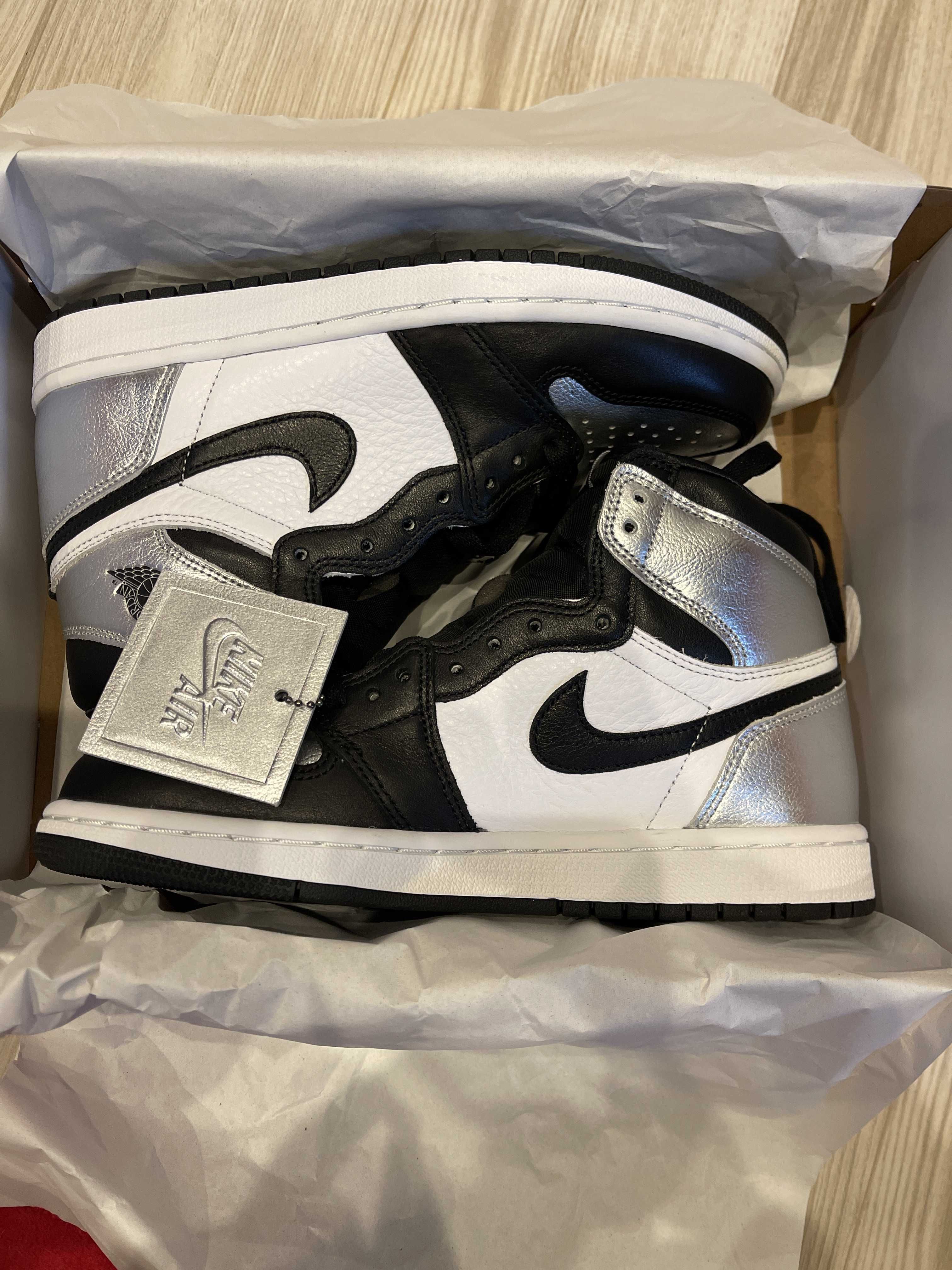 Nike Women's Air Jordan 1 Retro High OG "Silver Toe"