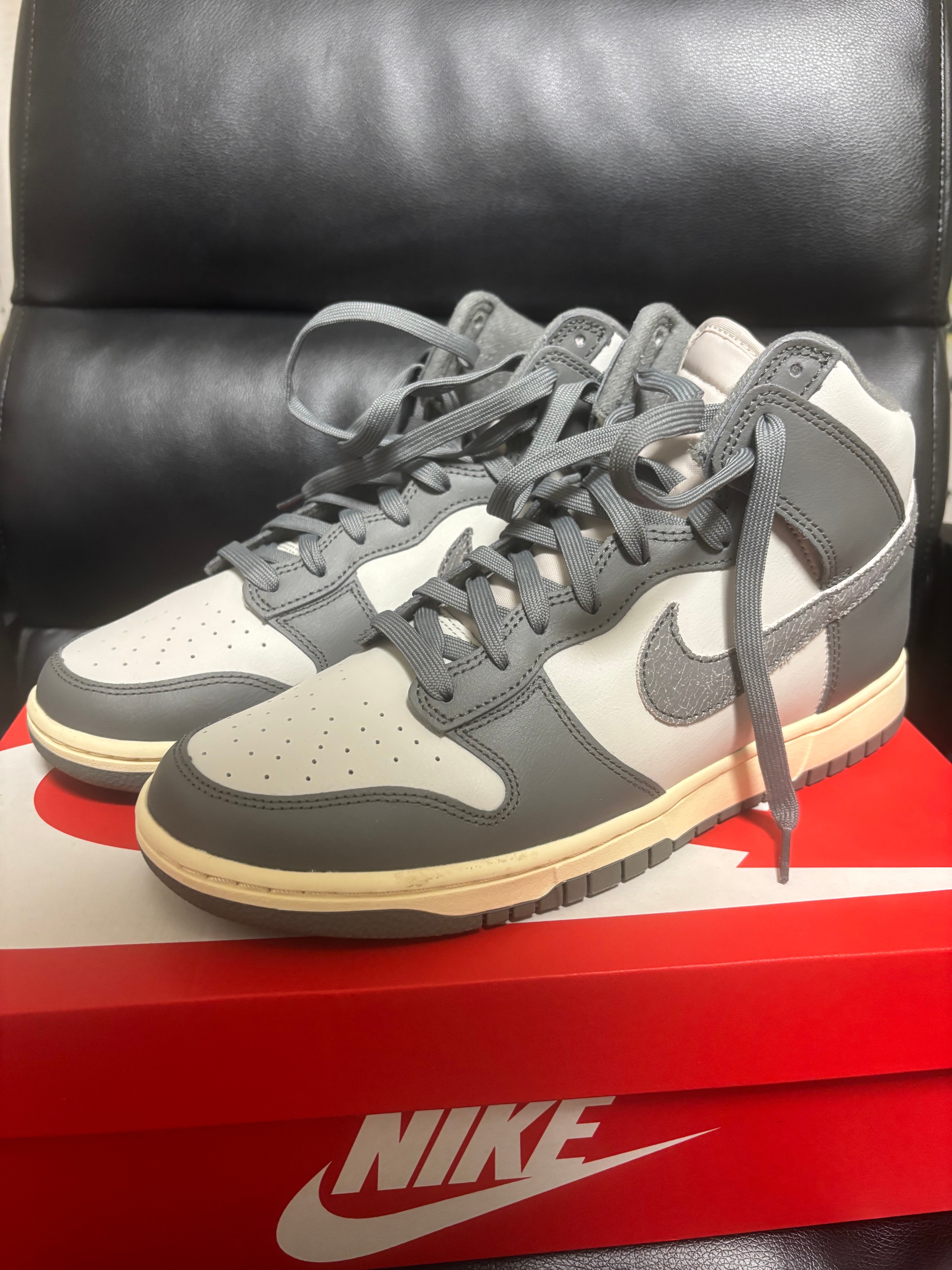 Nike Dunk High Retro SE Vintage "Light Bone and Tumbled Grey"