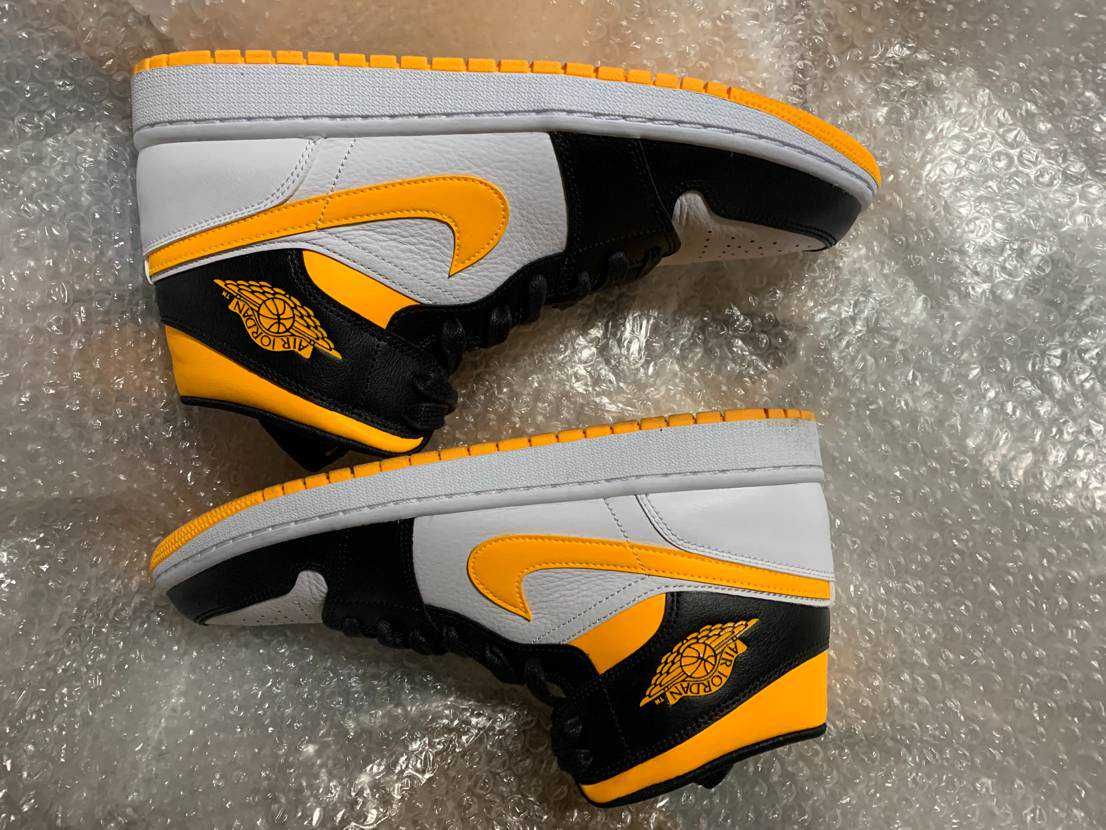 Nike Women's Air Jordan 1 Mid SE "Laser Orange Black"      