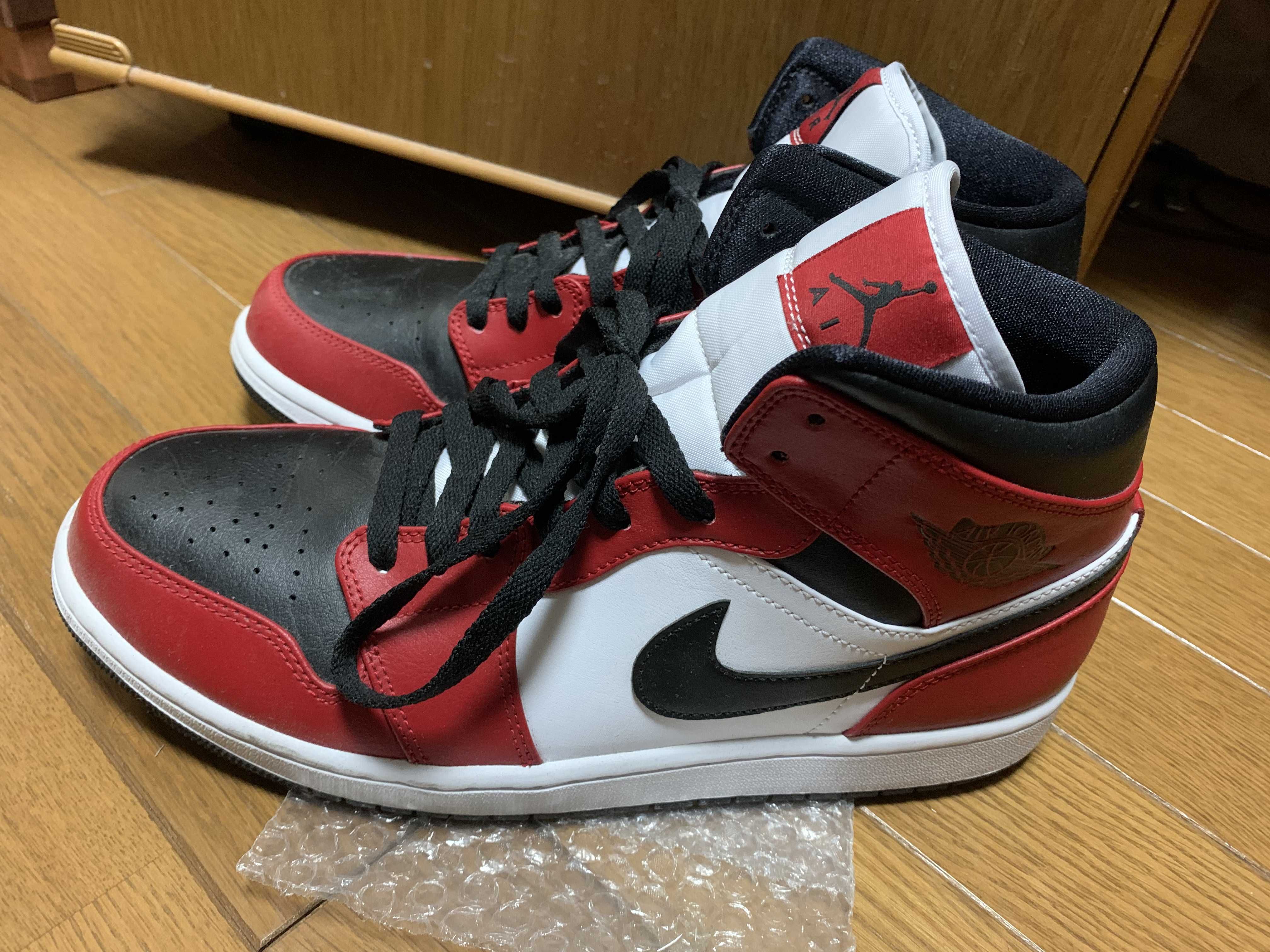 Nike Air Jordan 1 Mid "Chicago Black Toe"