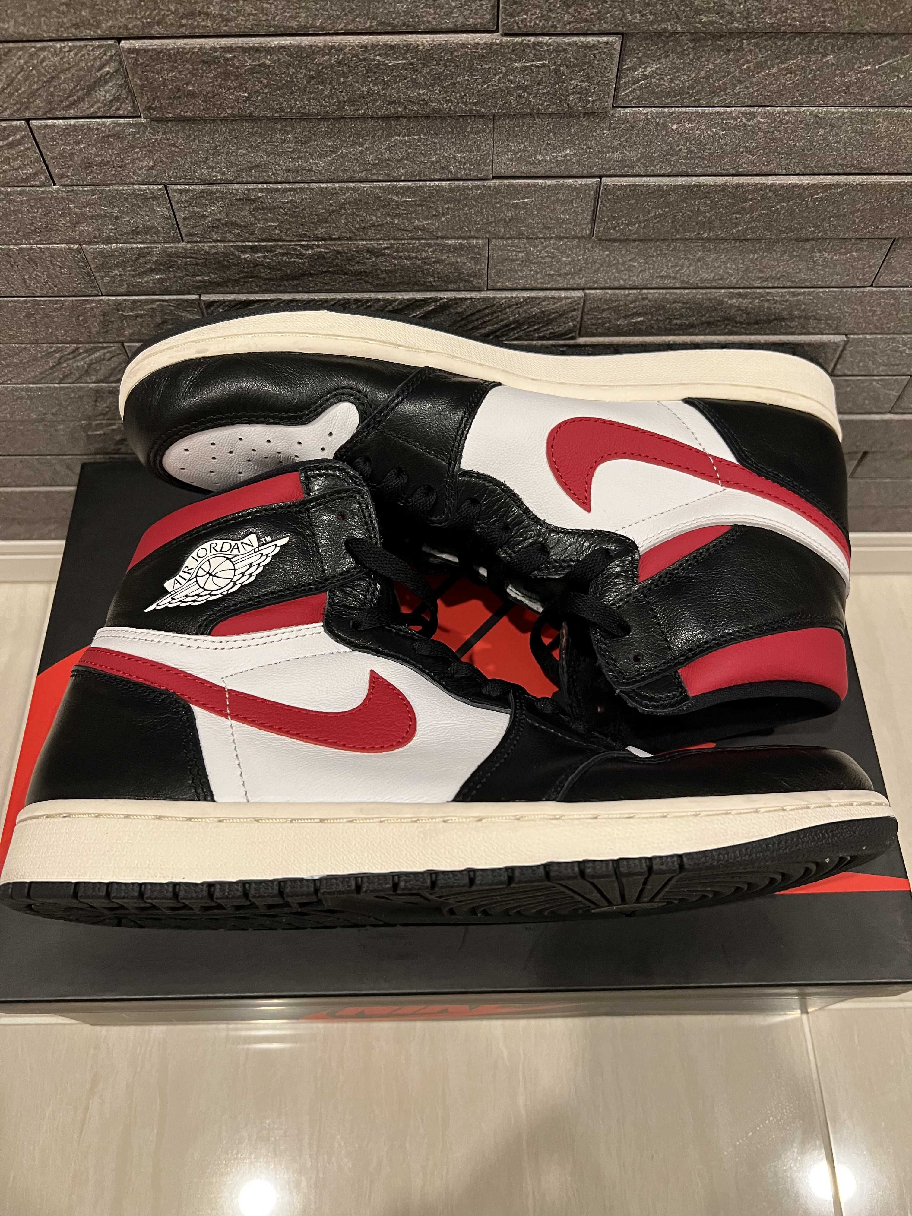 Nike Air Jordan 1 Retro High "Black/White/Sail/Gym Red"