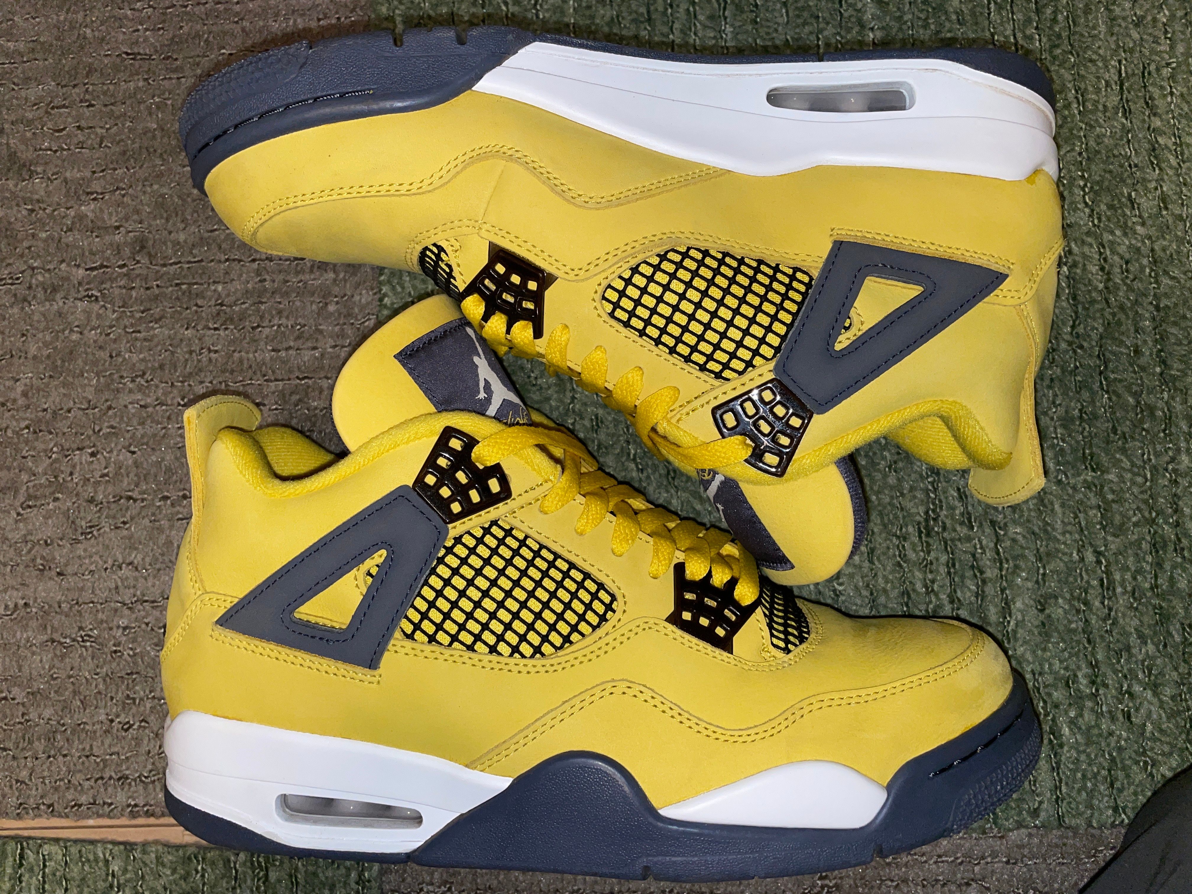 Nike Air Jordan 4 "Tour Yellow"