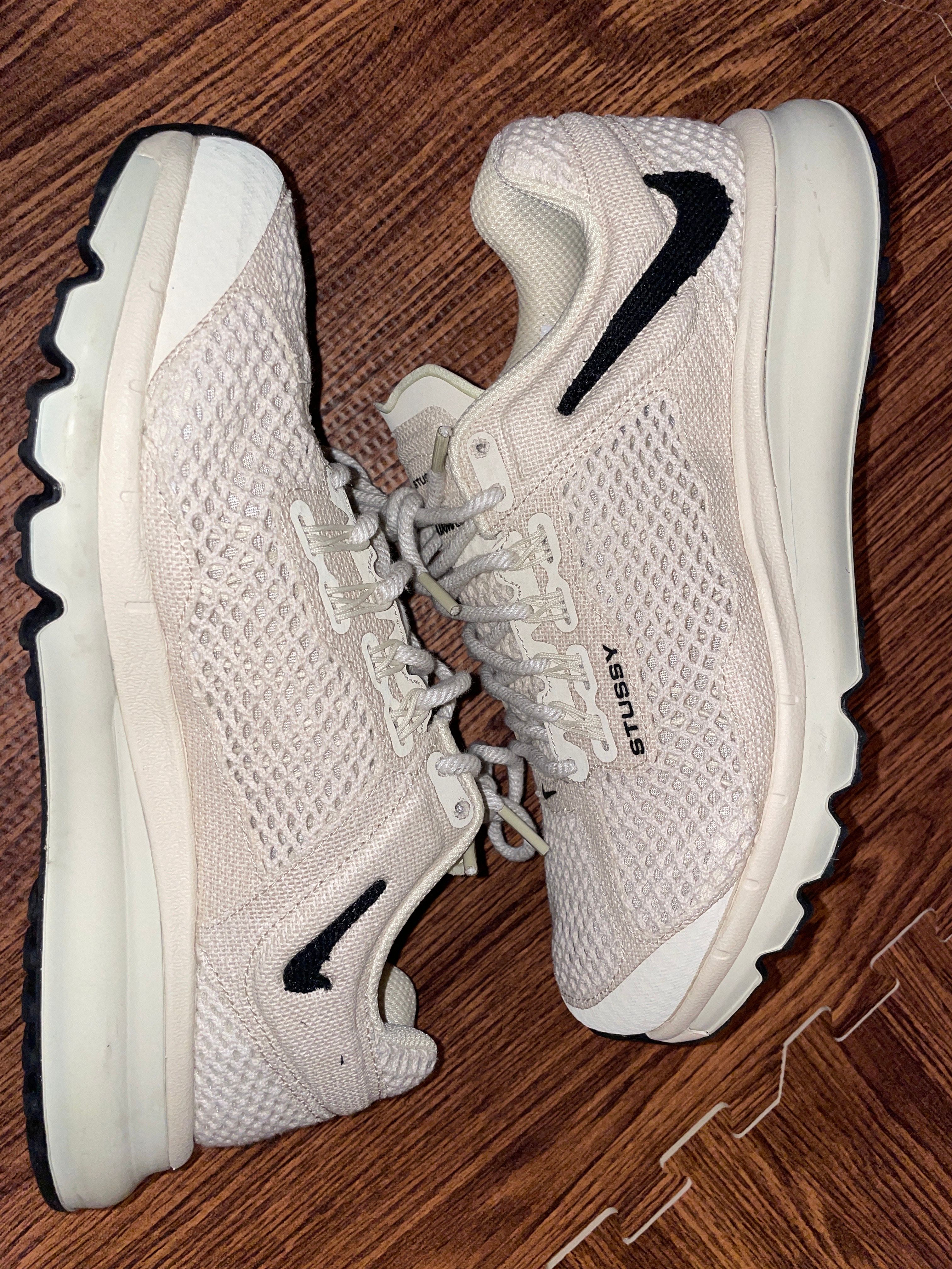 Stussy × Nike Air Max 2013 "Fossil"