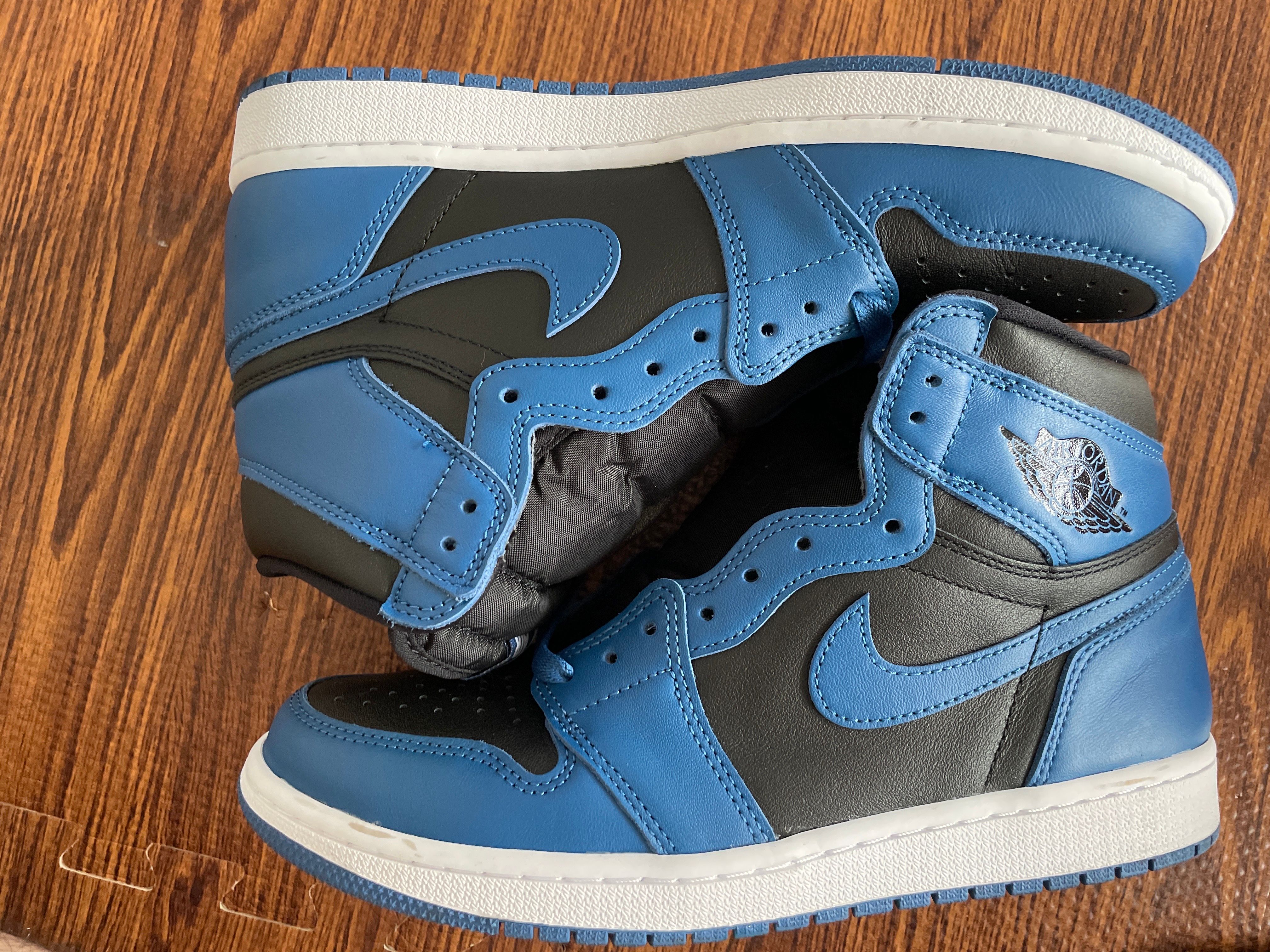 Nike Air Jordan 1 Retro High OG "Dark Marina Blue"