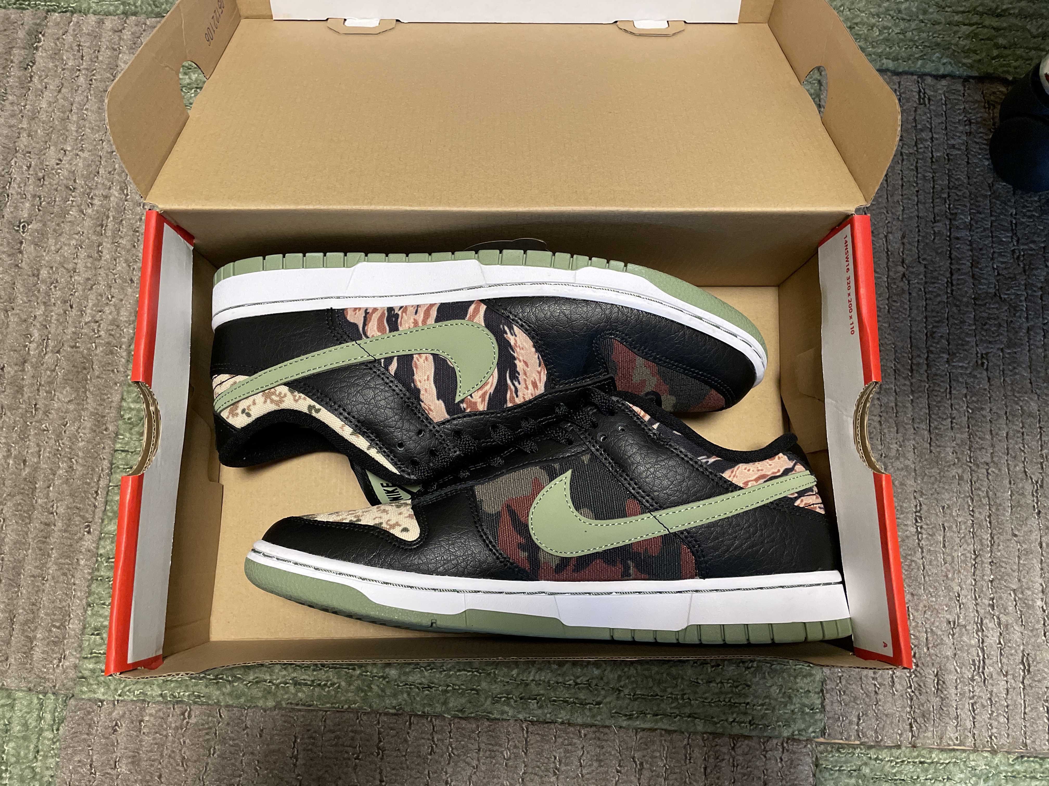 NIKE DUNK LOW SE "BLACK MULTI CAMO"