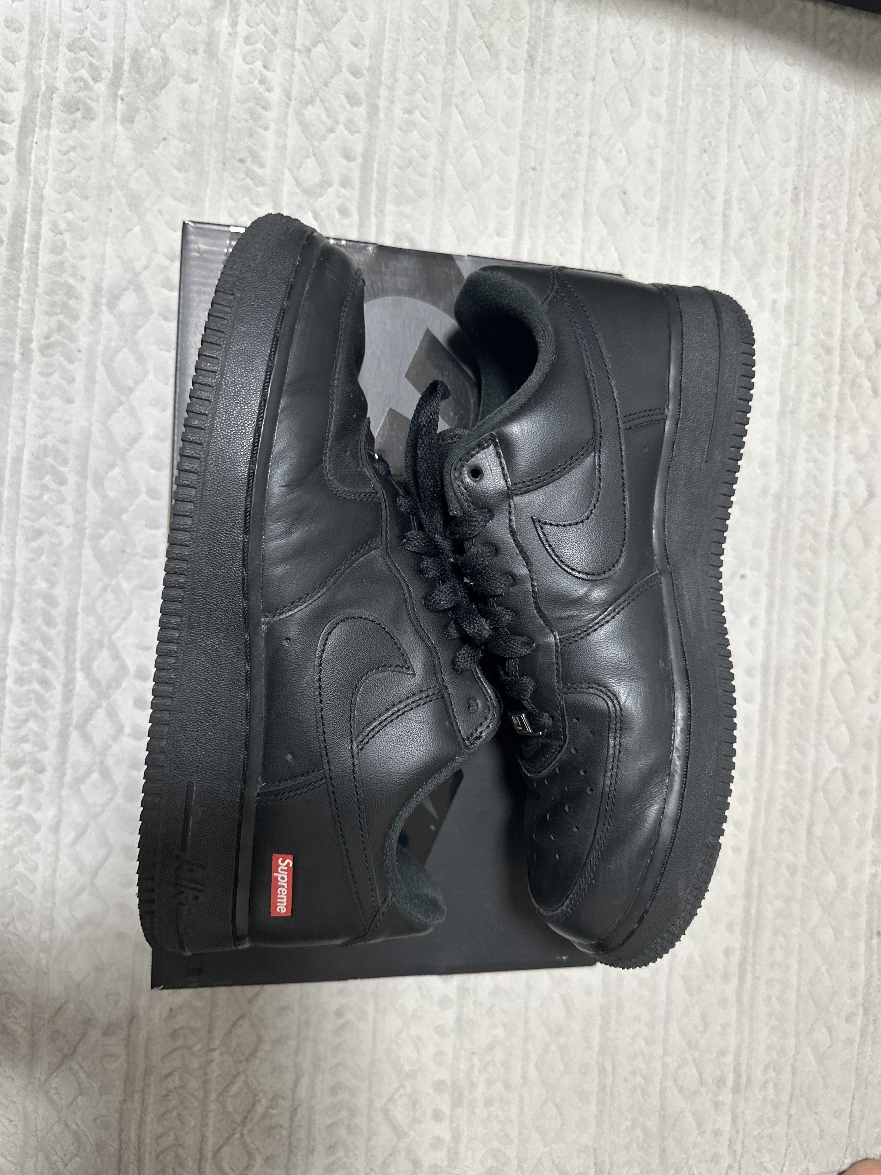 Supreme × Nike Air Force 1 Low "Black"