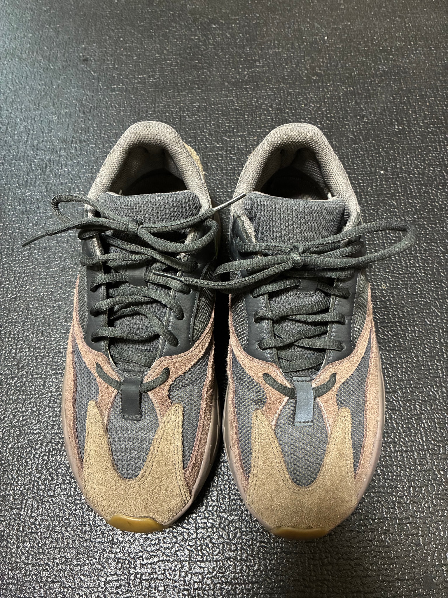 YEEZY BOOST 700 WAVE RUNNER DARK GREY