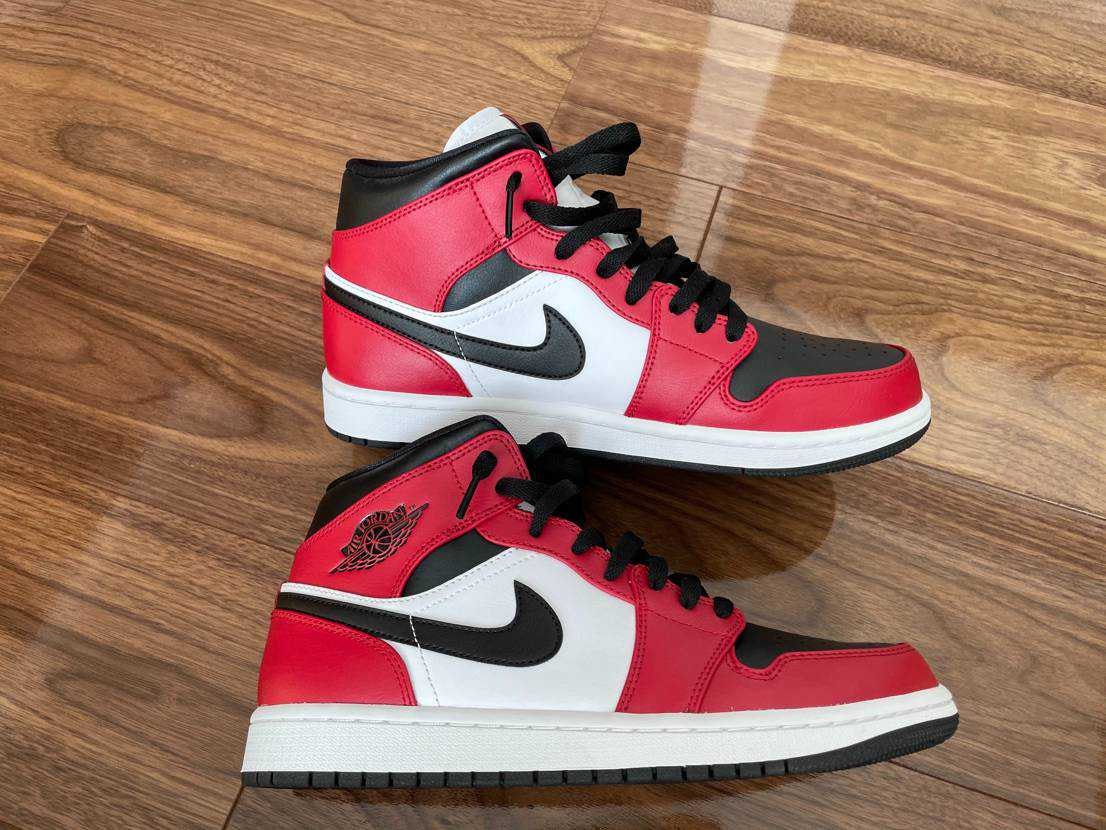 Nike Air Jordan 1 Mid "Chicago Black Toe"