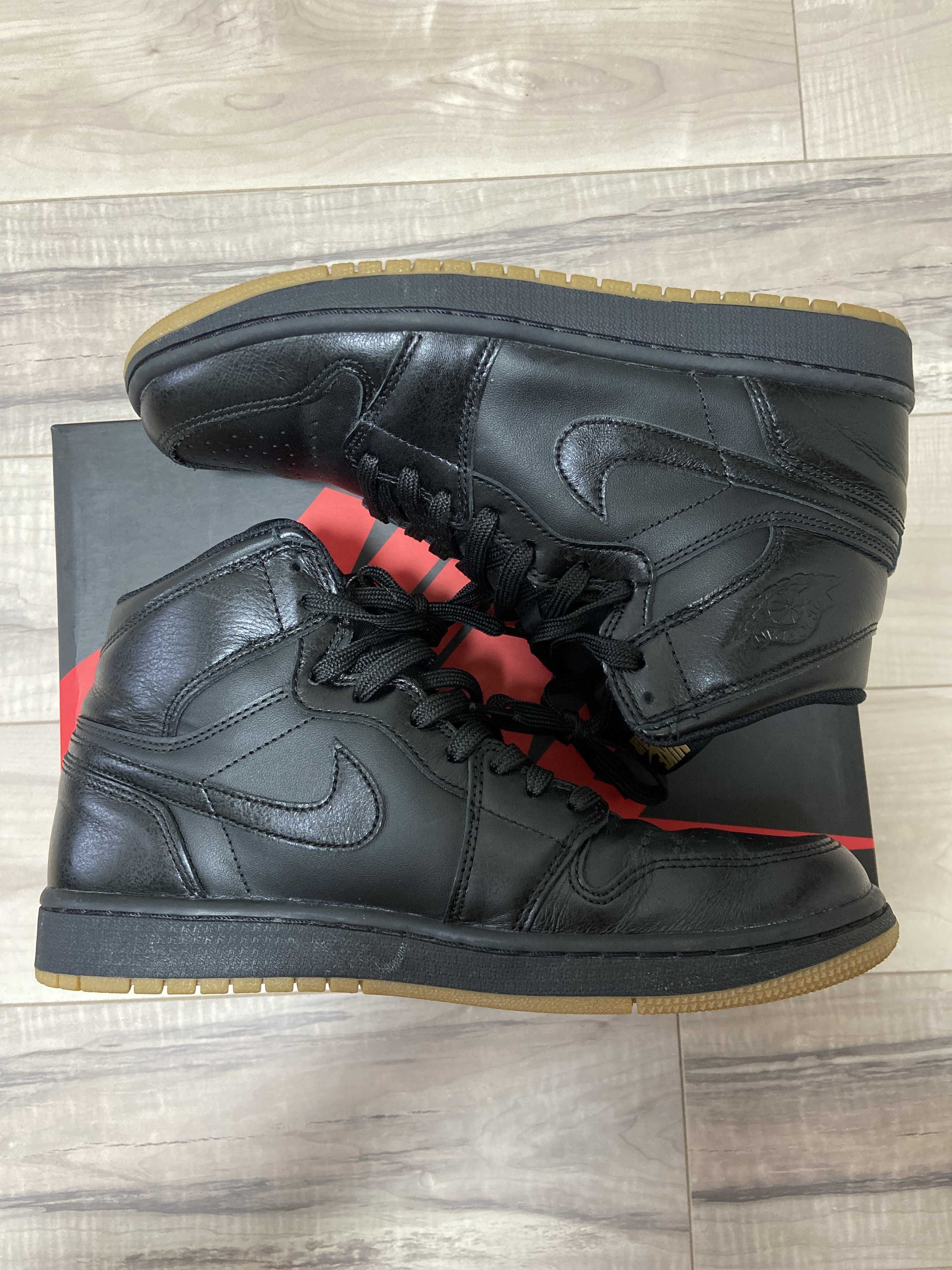 Nike Air Jordan 1 RETRO High "Black Gum"