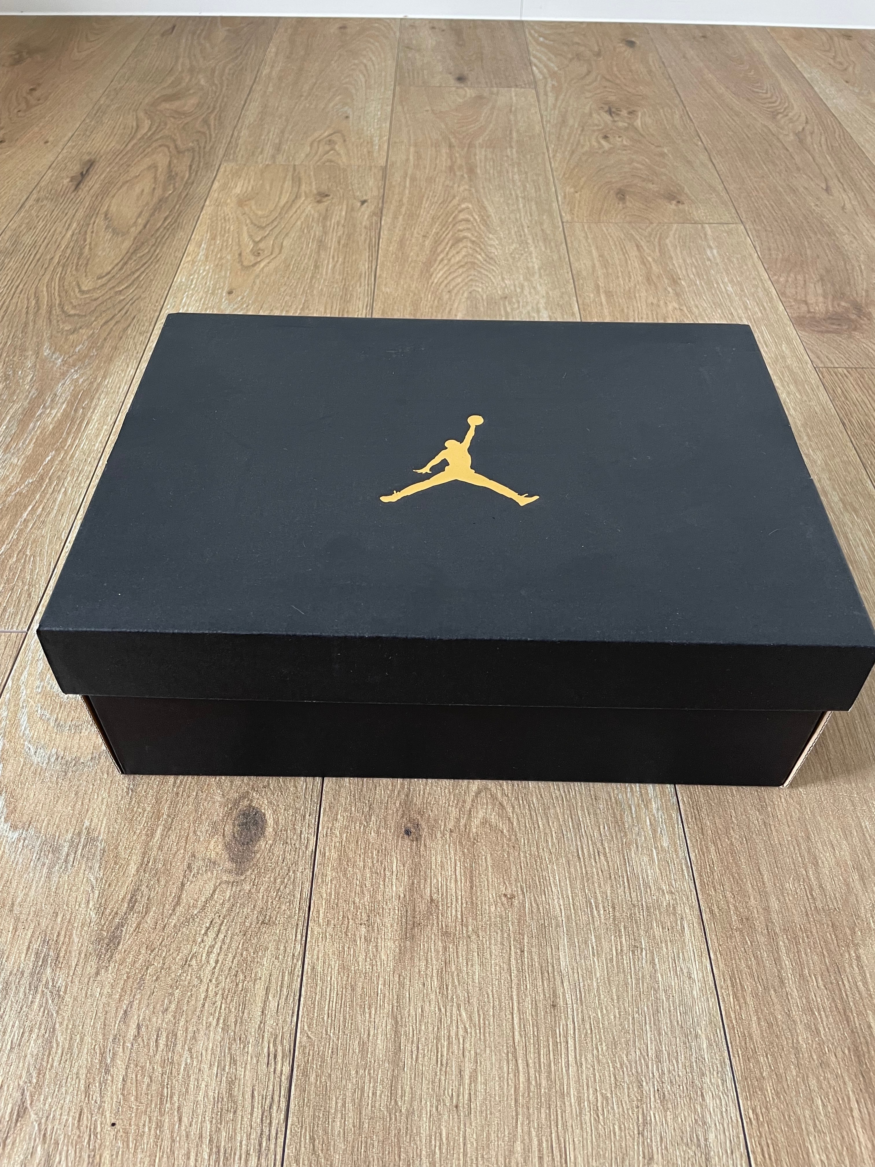 Nike Air Jordan 1 Mid "Pine Green"