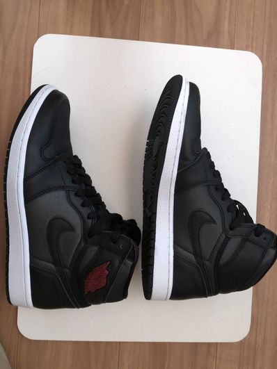 Nike Air Jordan 1 Retro High OG "Black/Metallic Silver/Gym Red"