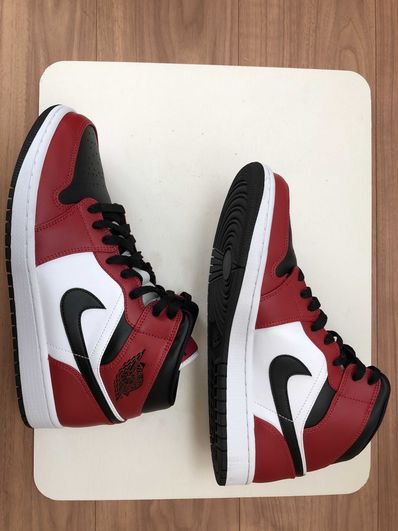 Nike Air Jordan 1 Mid "Chicago Black Toe"