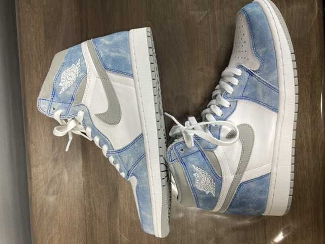 Nike Air Jordan 1 High OG "Hyper Royal"