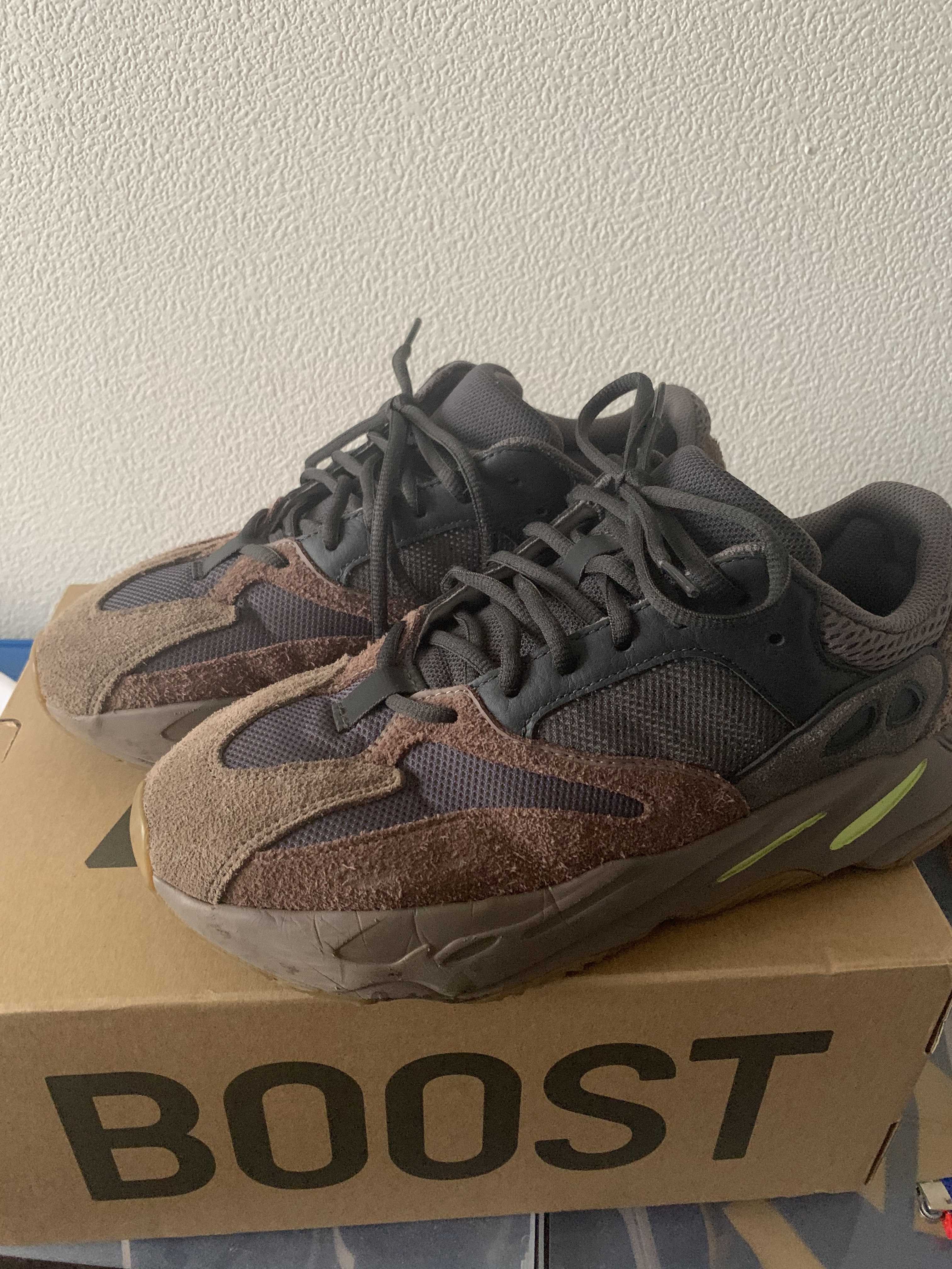 YEEZY BOOST 700 WAVE RUNNER DARK GREY