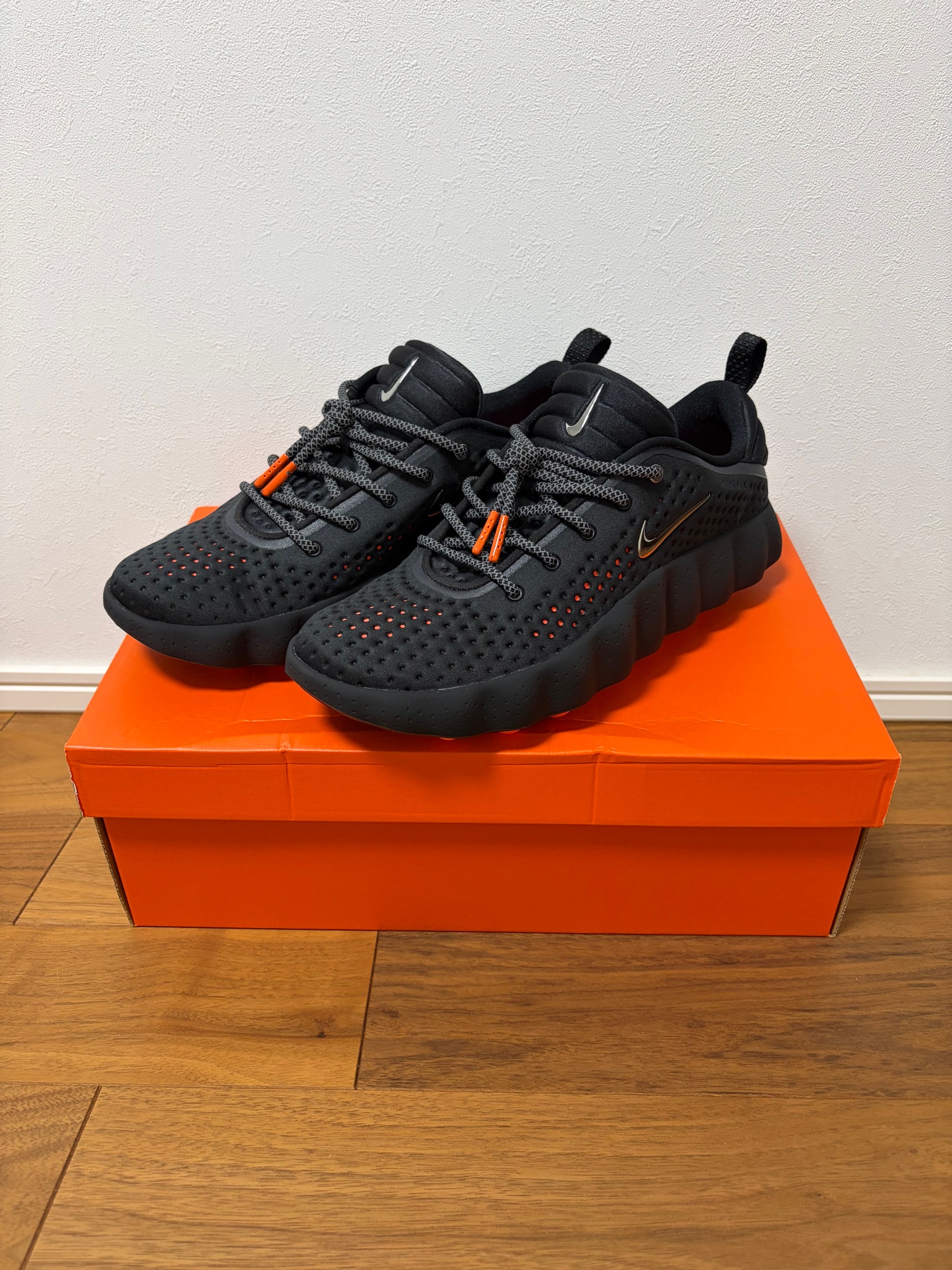 Nike Mind 002 "Black/Hyper Crimson"