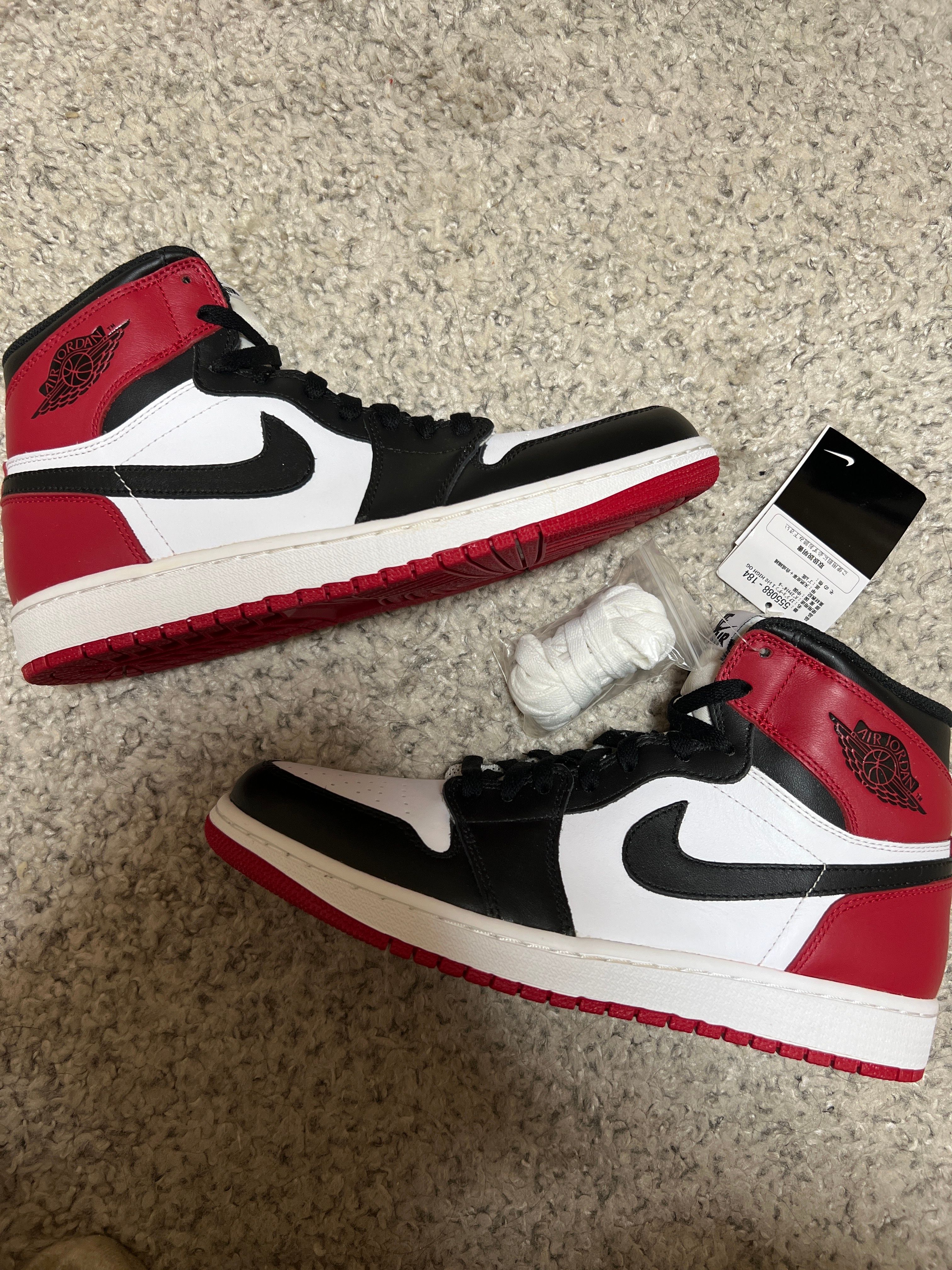 Nike Air Jordan 1 Retro High OG "Black Toe"