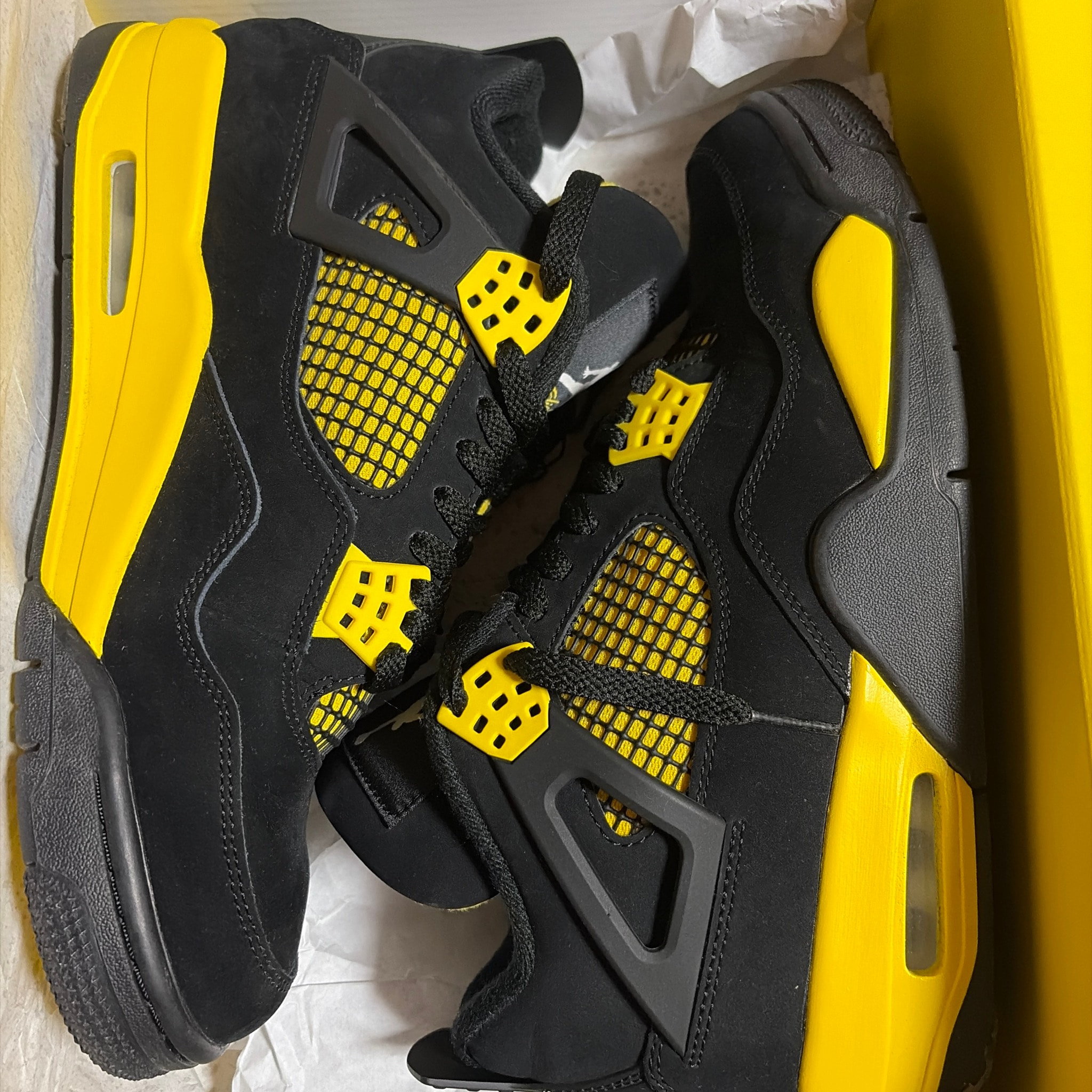 Nike Air Jordan 4 Retro "Thunder"(2023)