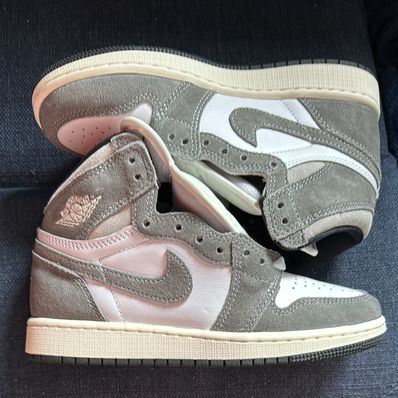 Nike GS Air Jordan 1 Retro High OG "Black and Smoke Grey"