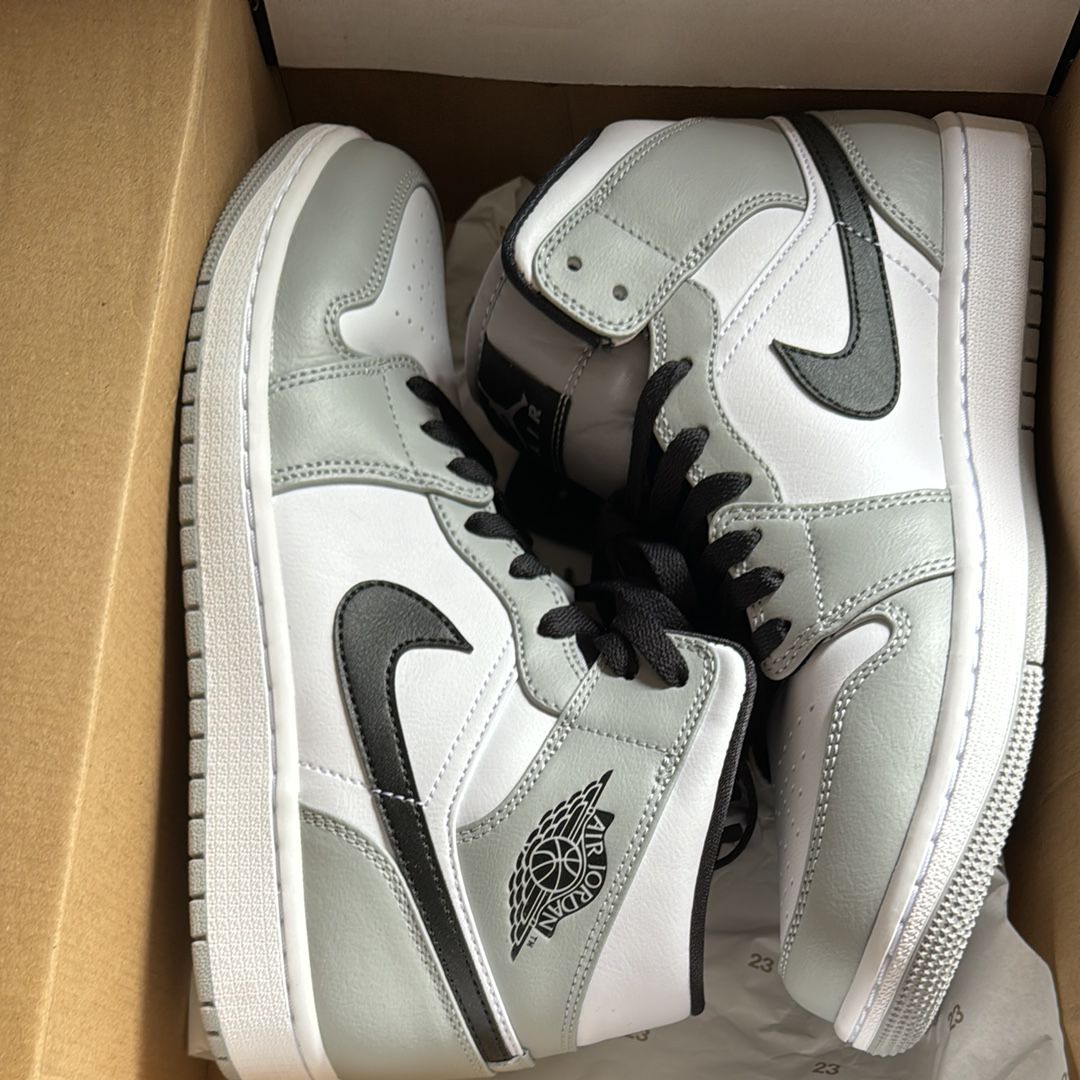Nike Air Jordan 1 Mid "Light Smoke Grey/White/Black"