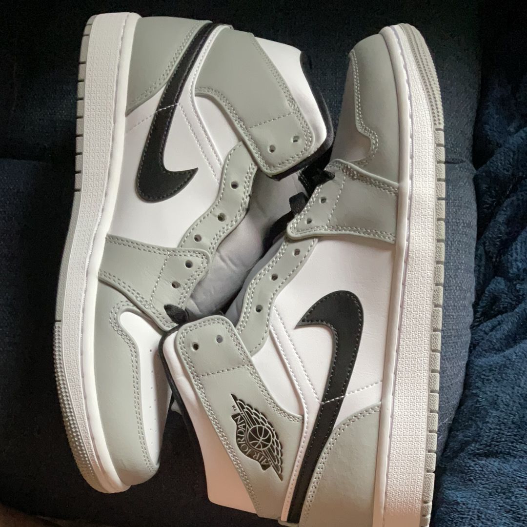 Nike Air Jordan 1 Mid "Light Smoke Grey/White/Black"