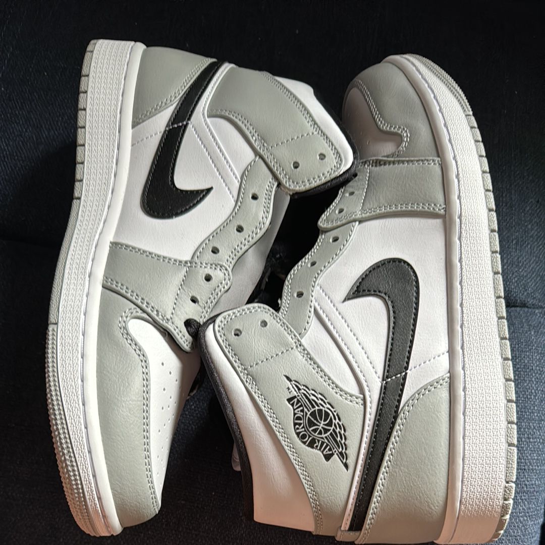 Nike Air Jordan 1 Mid "Light Smoke Grey/White/Black"