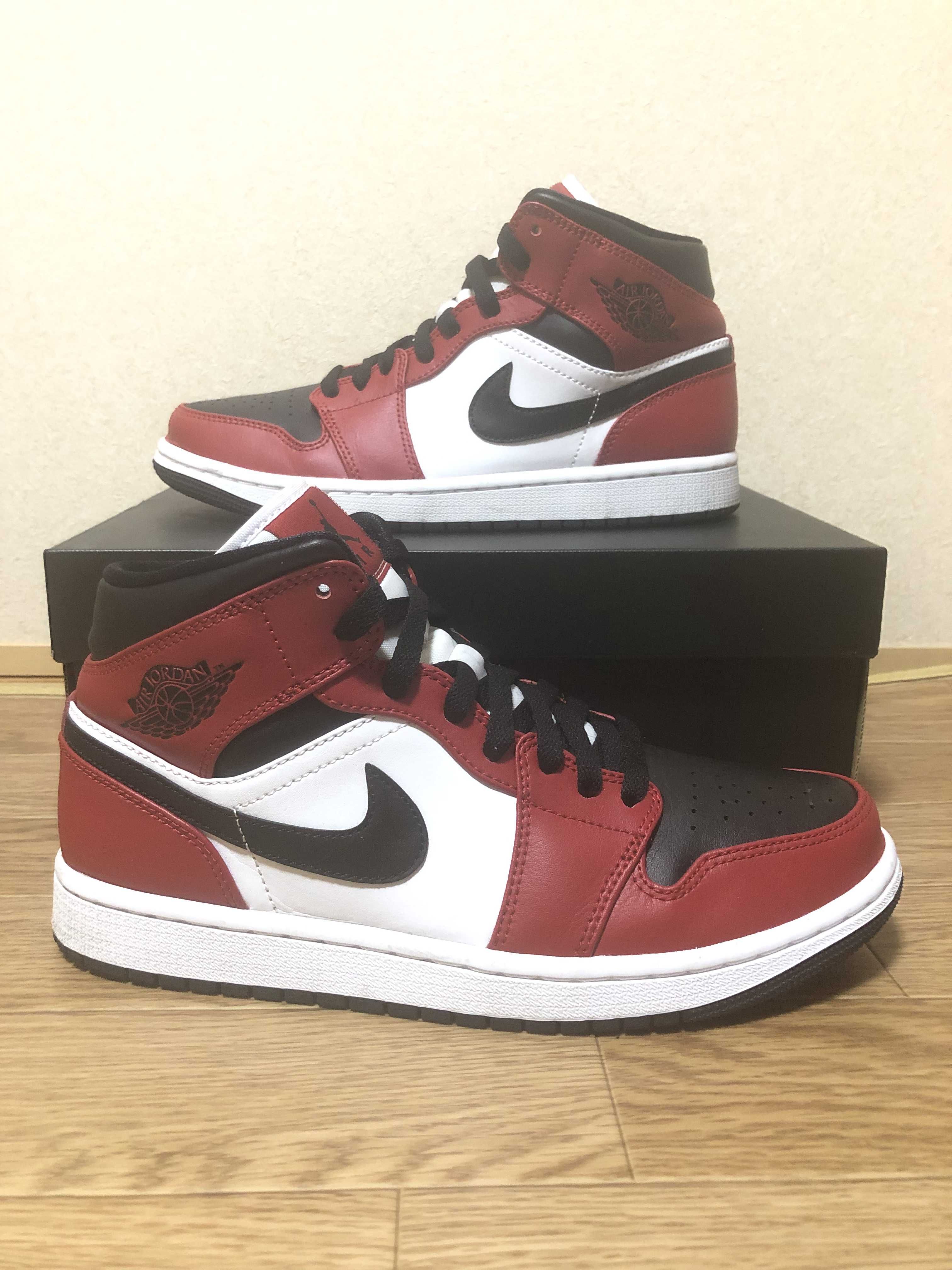 Nike Air Jordan 1 Mid "Chicago Black Toe"