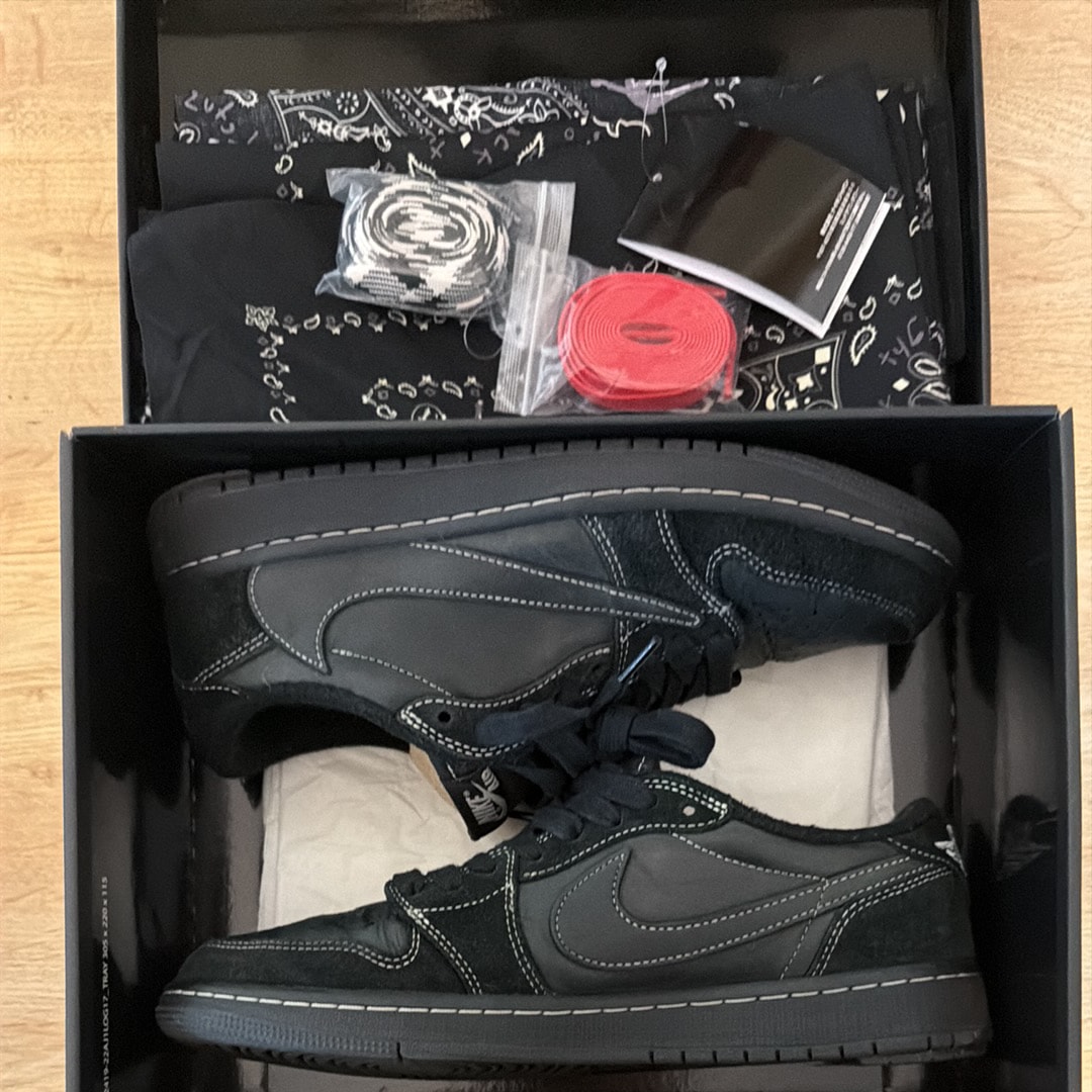 Travis Scott × Nike Air Jordan 1 Low OG SP "Black Phantom"
