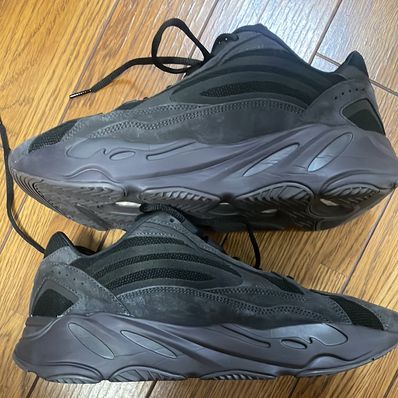 adidas YEEZY BOOST 700 V2 "Vanta"