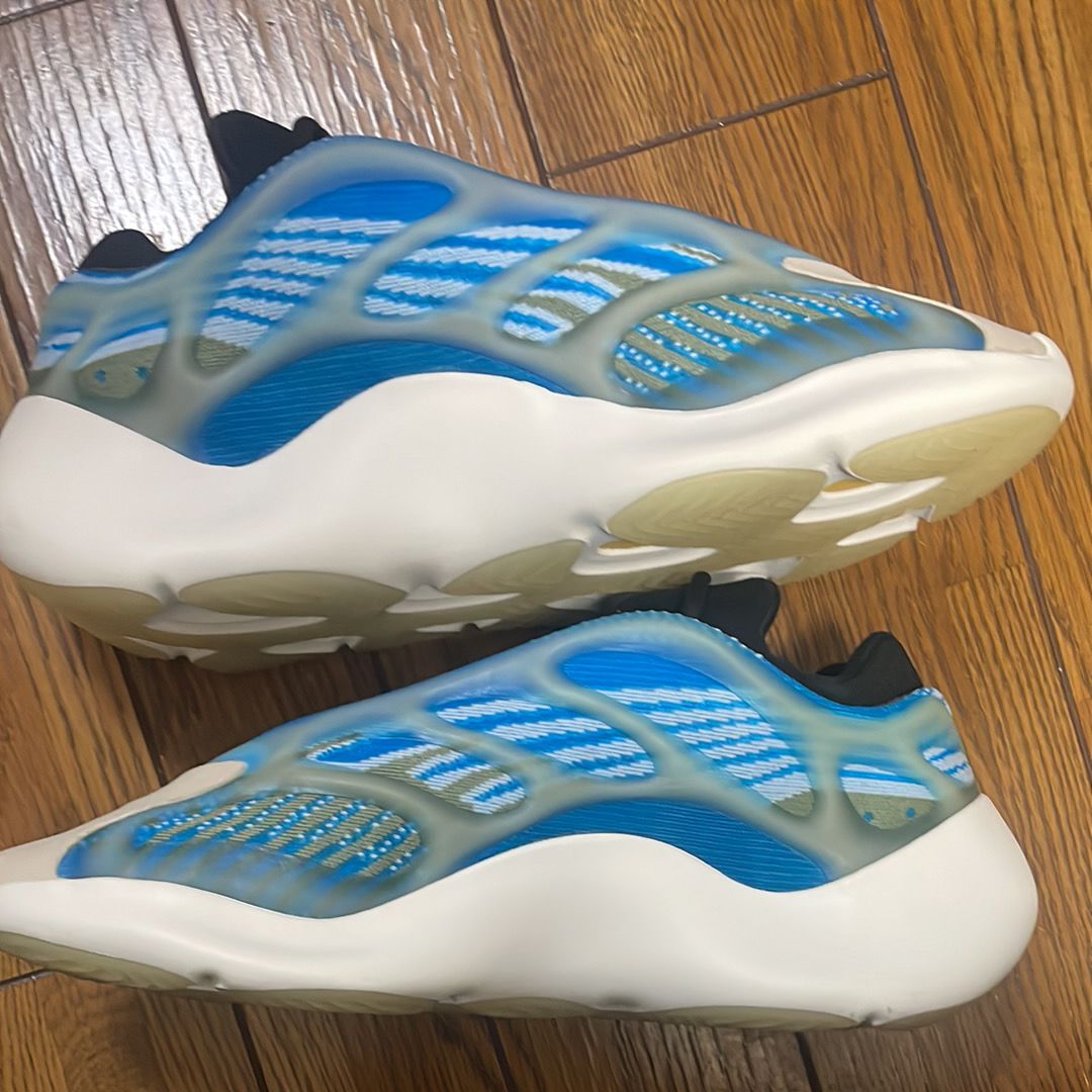 adidas YEEZY 700 V3 "Arzareth"