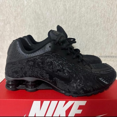 Nike Women's Shox R4 "Black Floral/Dark Smoke Grey"