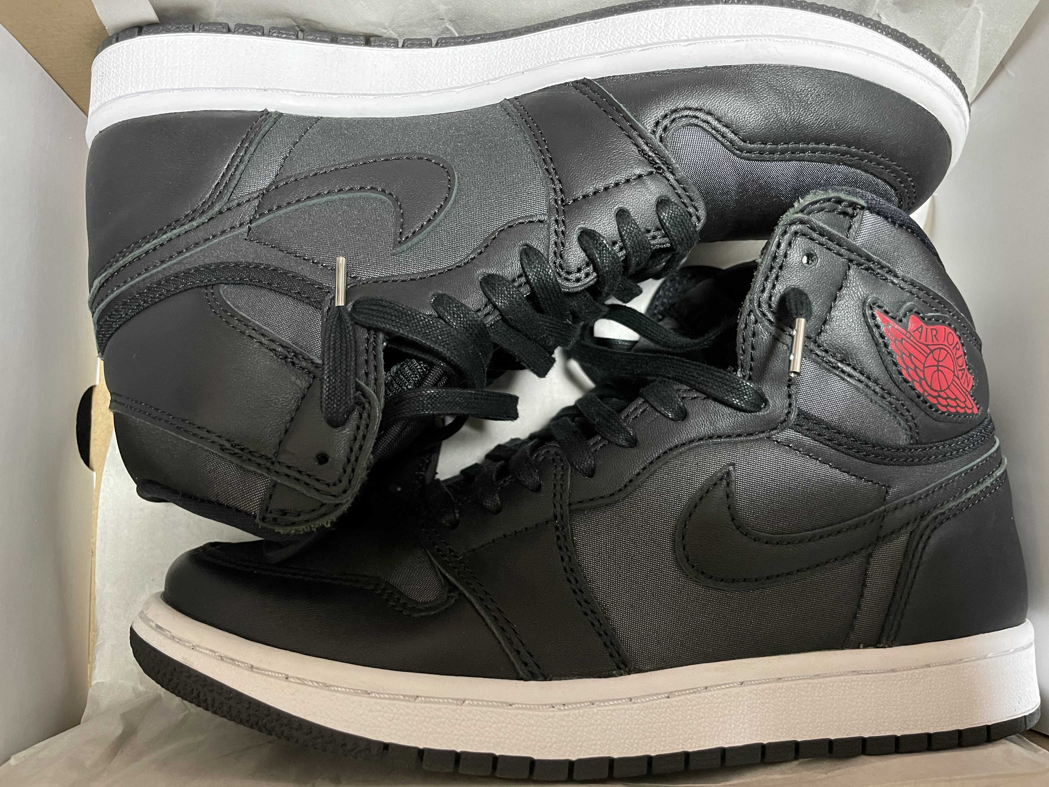 Nike Air Jordan 1 Retro High OG "Black/Metallic Silver/Gym Red"
