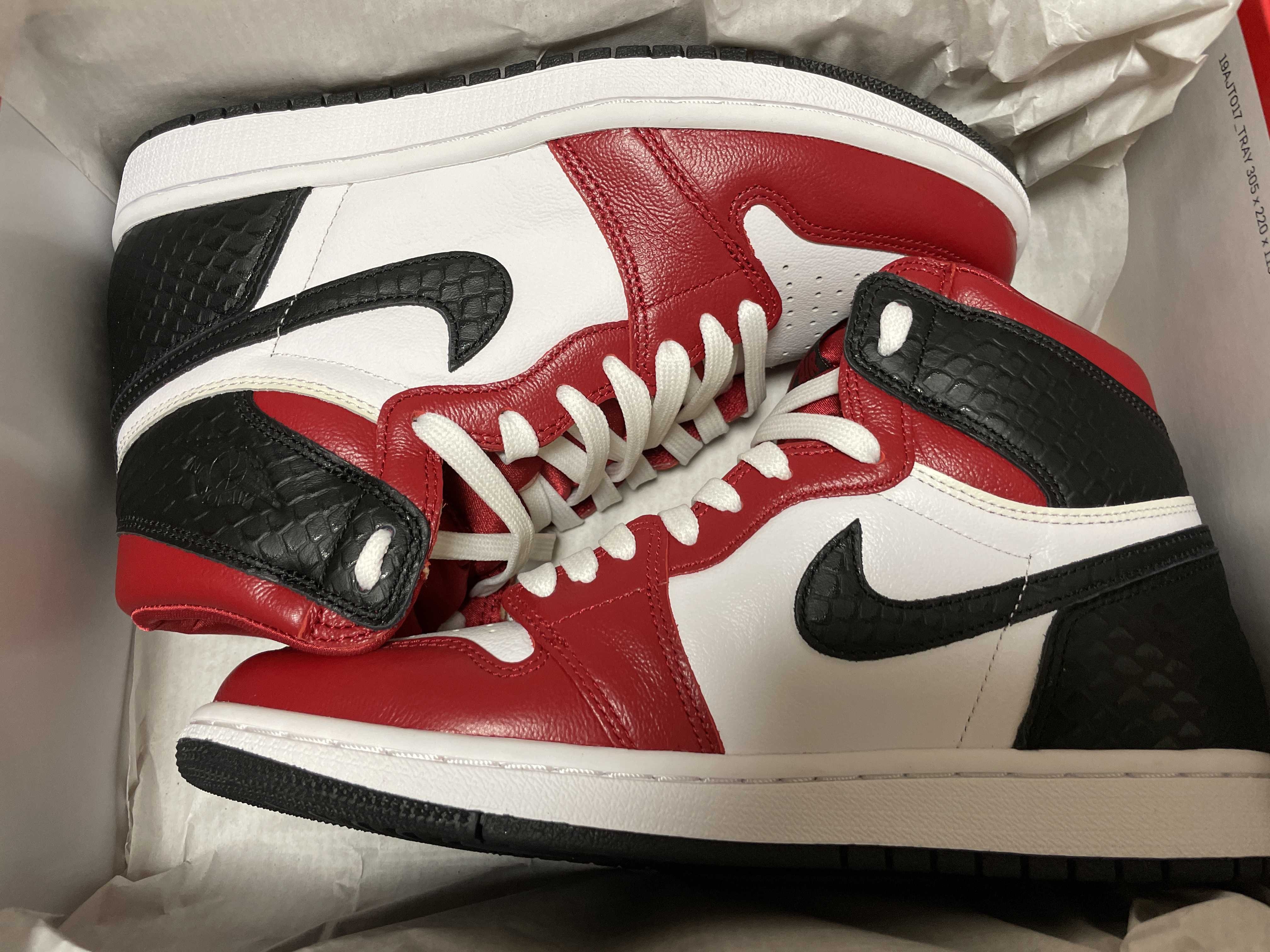 Nike Women's Air Jordan 1 High OG "Satin Red"