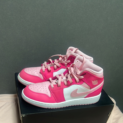 Nike GS Air Jordan 1 Mid "Medium Soft Pink"