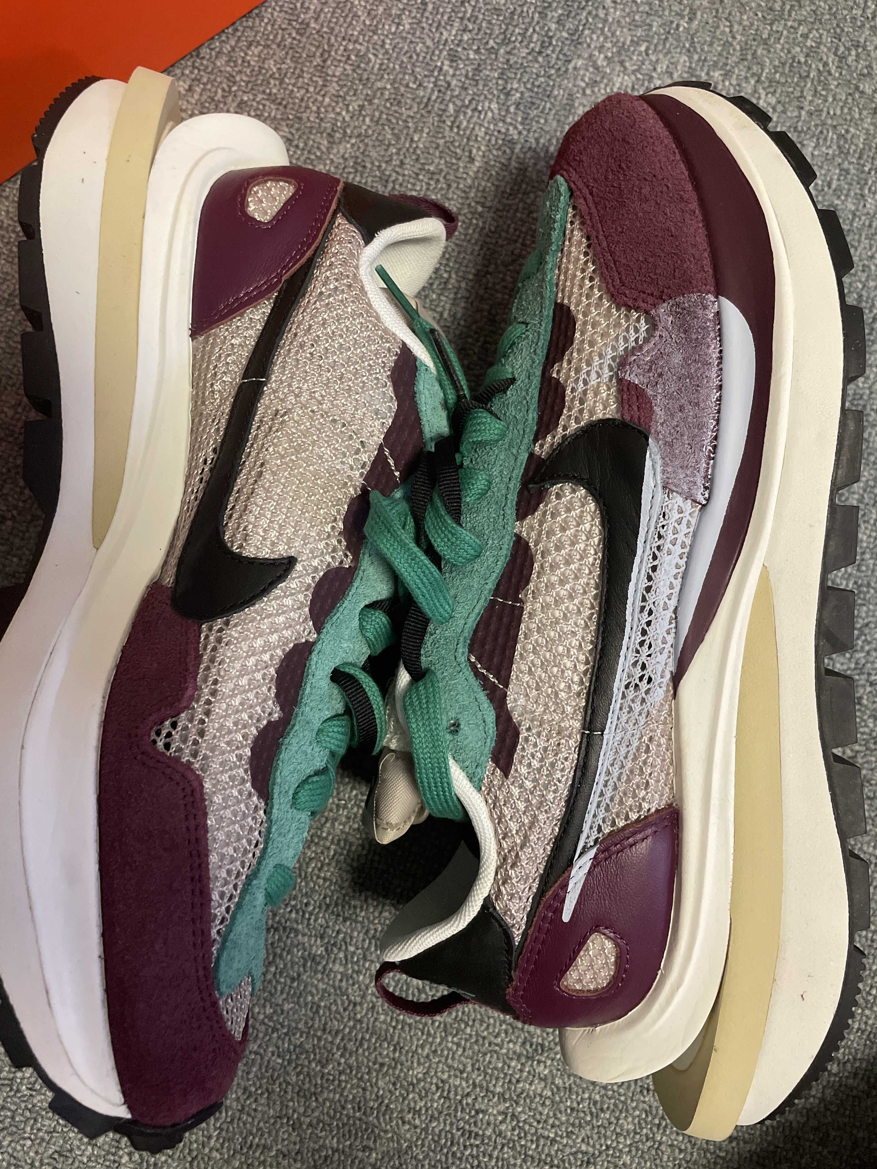 sacai × Nike Vapor Waffle "String/Red/Green"