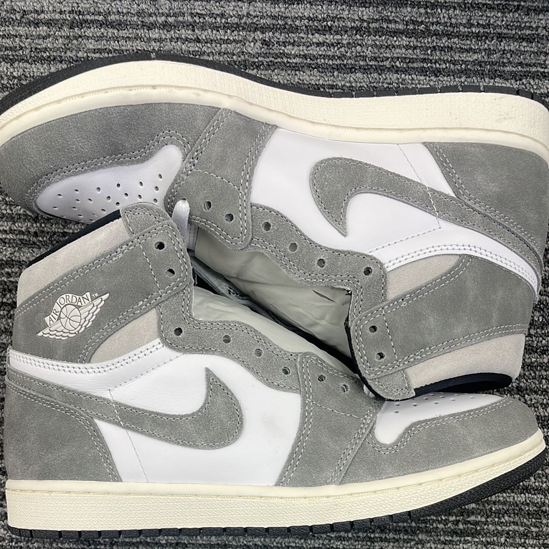 Nike Air Jordan 1 Retro High OG "Black and Smoke Grey"